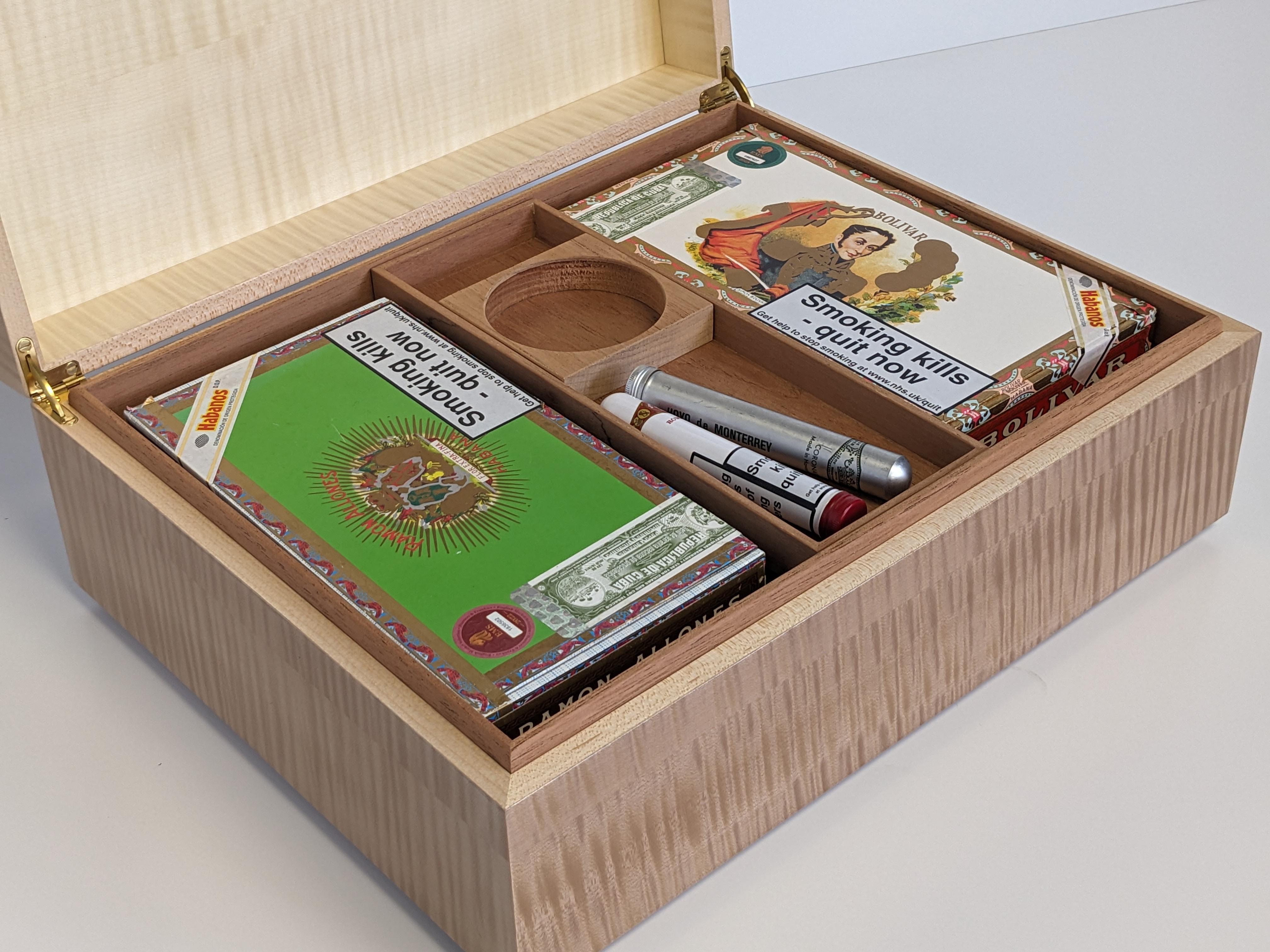 21st Century Ripple sycamore humidor For Sale 7