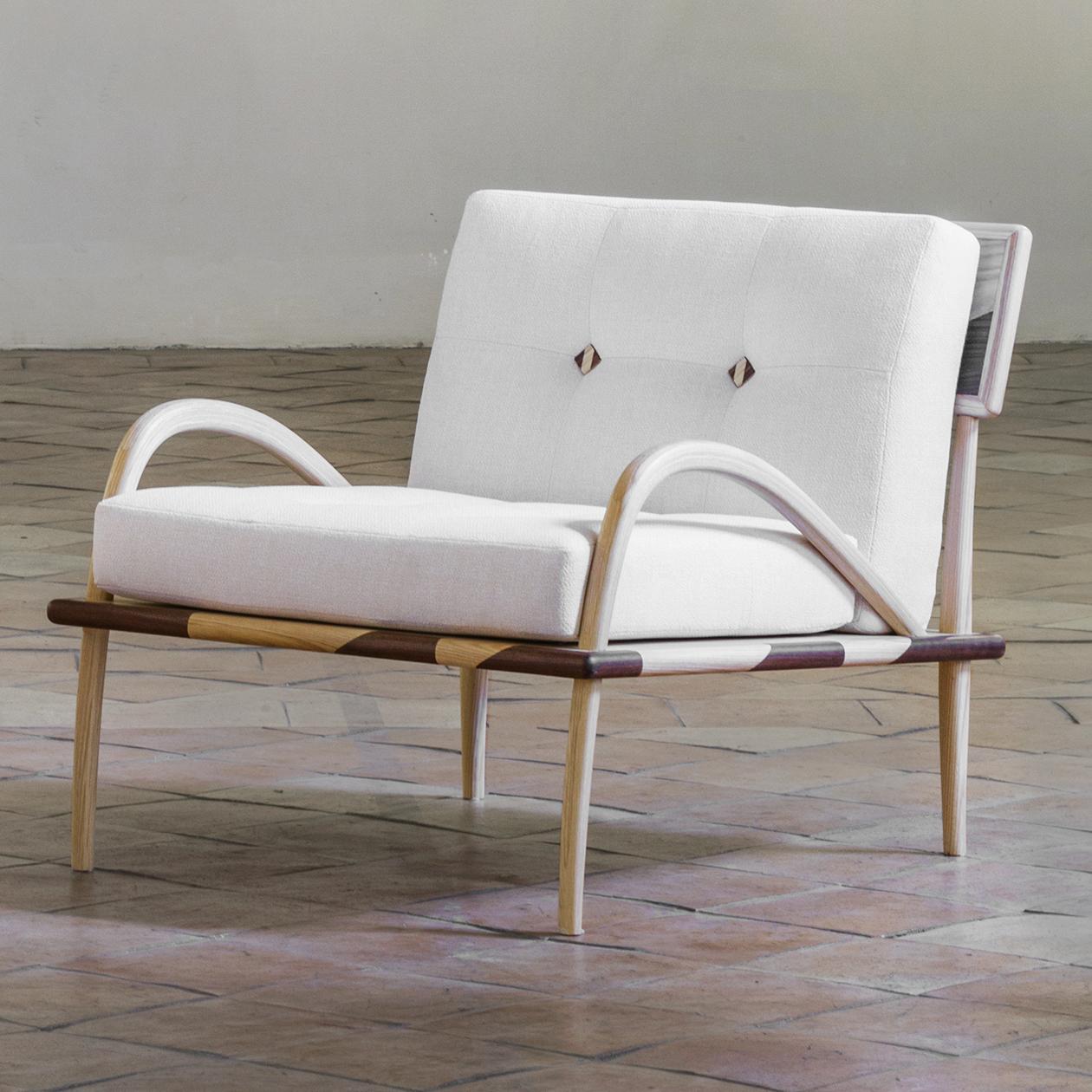 Romanza-Sessel des 21. Jahrhunderts aus Esche, Nussbaum, gestepptem Stoff, hergestellt in Italien (21. Jahrhundert und zeitgenössisch) im Angebot
