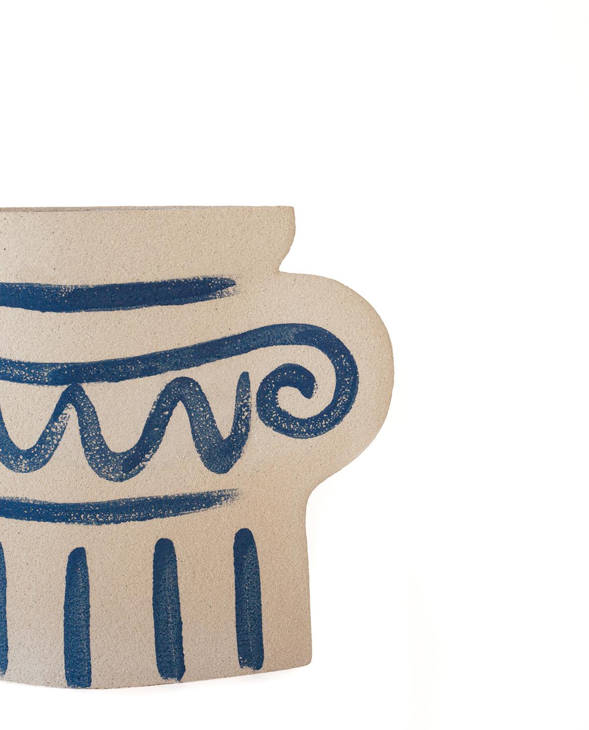 Minimaliste Colonne grecque du 21e siècle, en céramique blanche, fabriquée à la main en France en vente