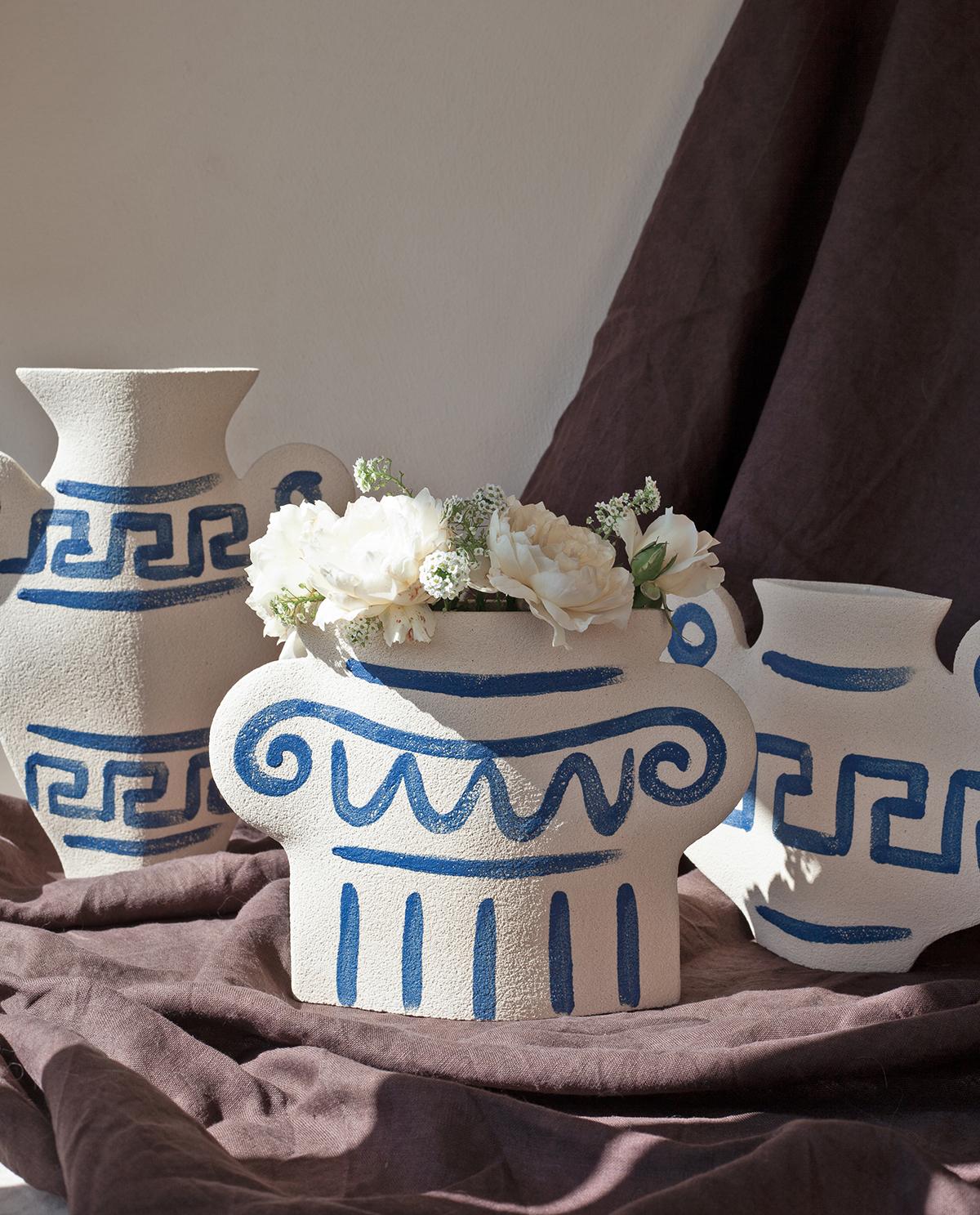 Colonne grecque du 21e siècle, en céramique blanche, fabriquée à la main en France Neuf - En vente à Marchaux-Chaudefontaine, FR