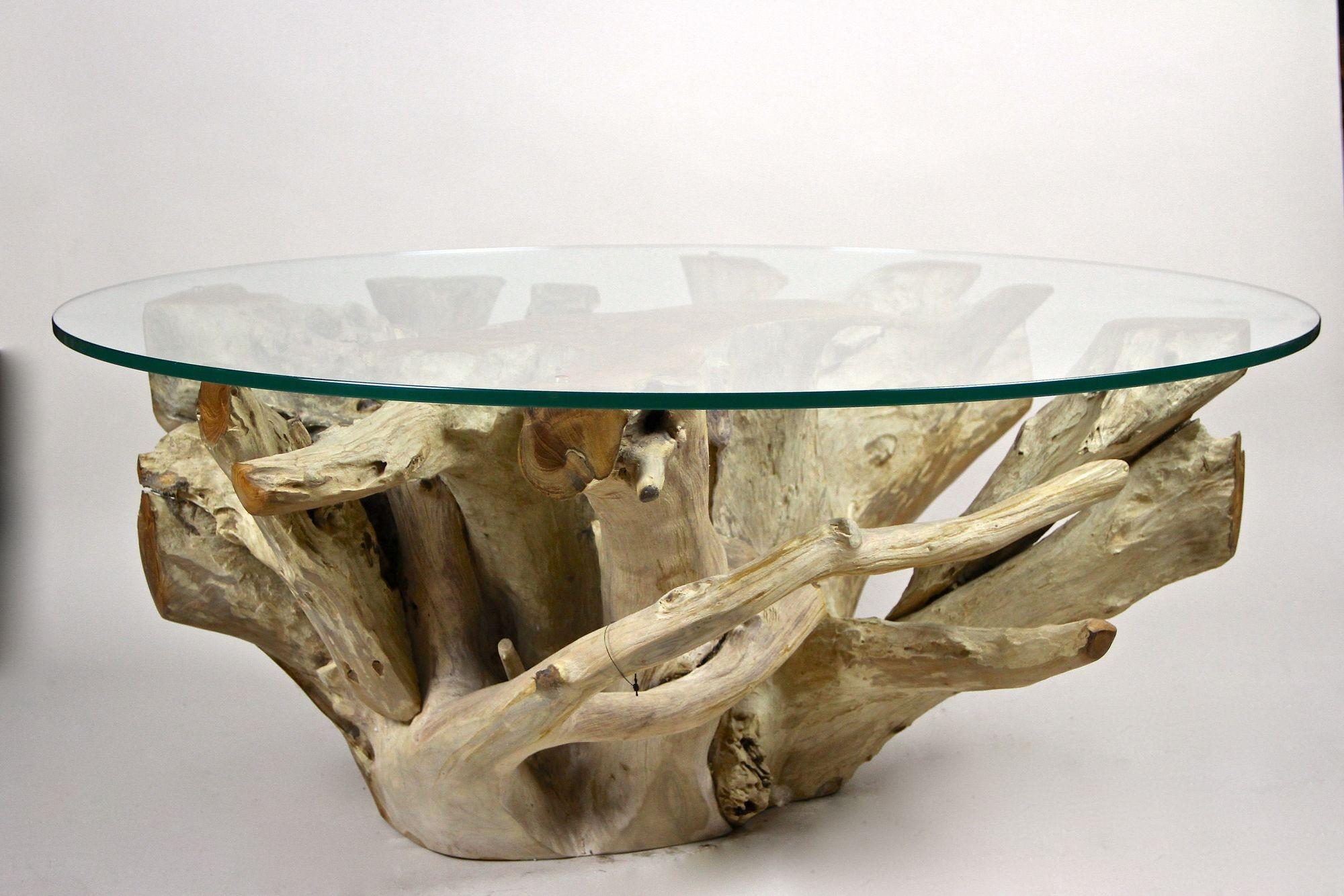 21st Century Round Teak Root Coffee Table with Glass Plate, Organic Modern, 2024 In New Condition For Sale In Lichtenberg, AT