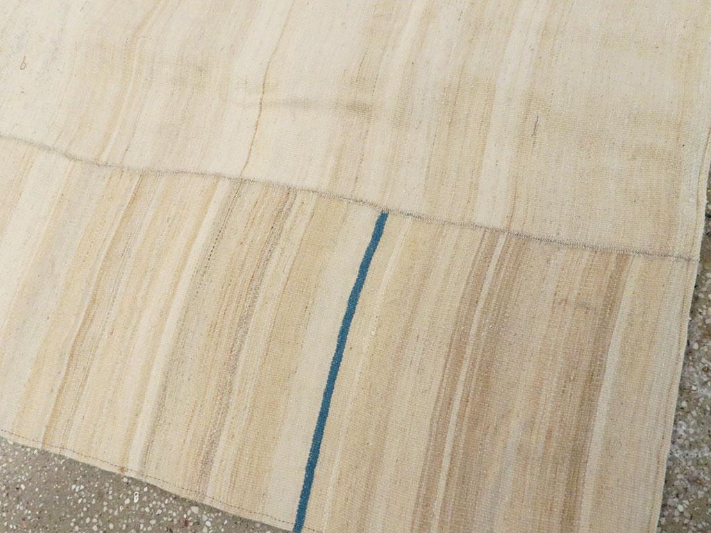 XXI secolo e contemporaneo Tappeto persiano a trama piatta Rug & Kilim Crema del 21° secolo, rustico e rustico moderno in vendita