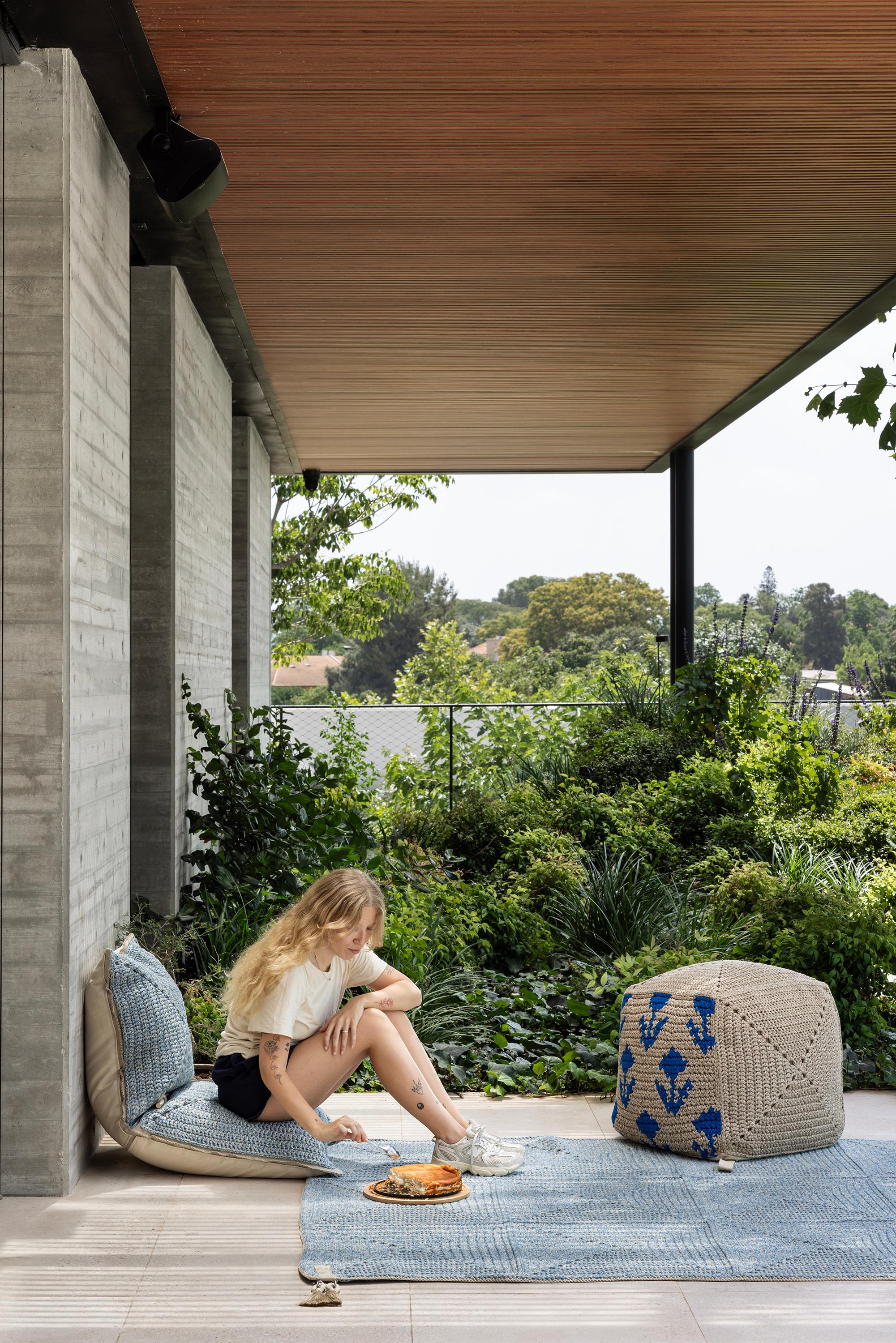 Hand-Crafted 21st Century Sand-Blue Outdoor Indoor Handmade Floor Cushion For Sale