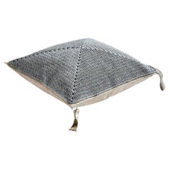 21st Century Sand-Blau Outdoor Indoor Handgefertigtes Quadratisches Bodenkissen