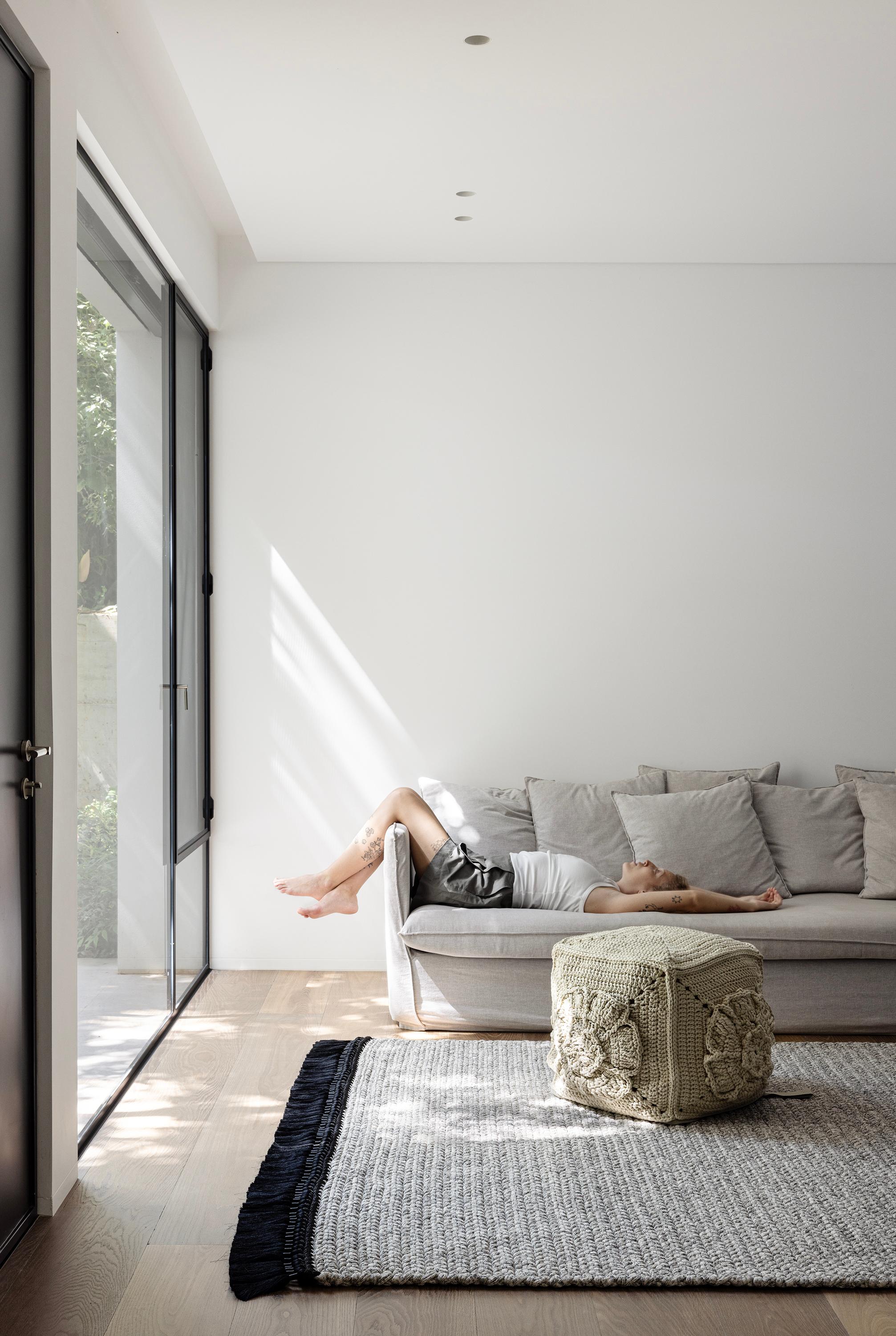Pouf a forma di fiore quadrato fatto a mano del 21° secolo Sand Outdoor Indoor In condizioni Nuovo in vendita a Tel Aviv, IL