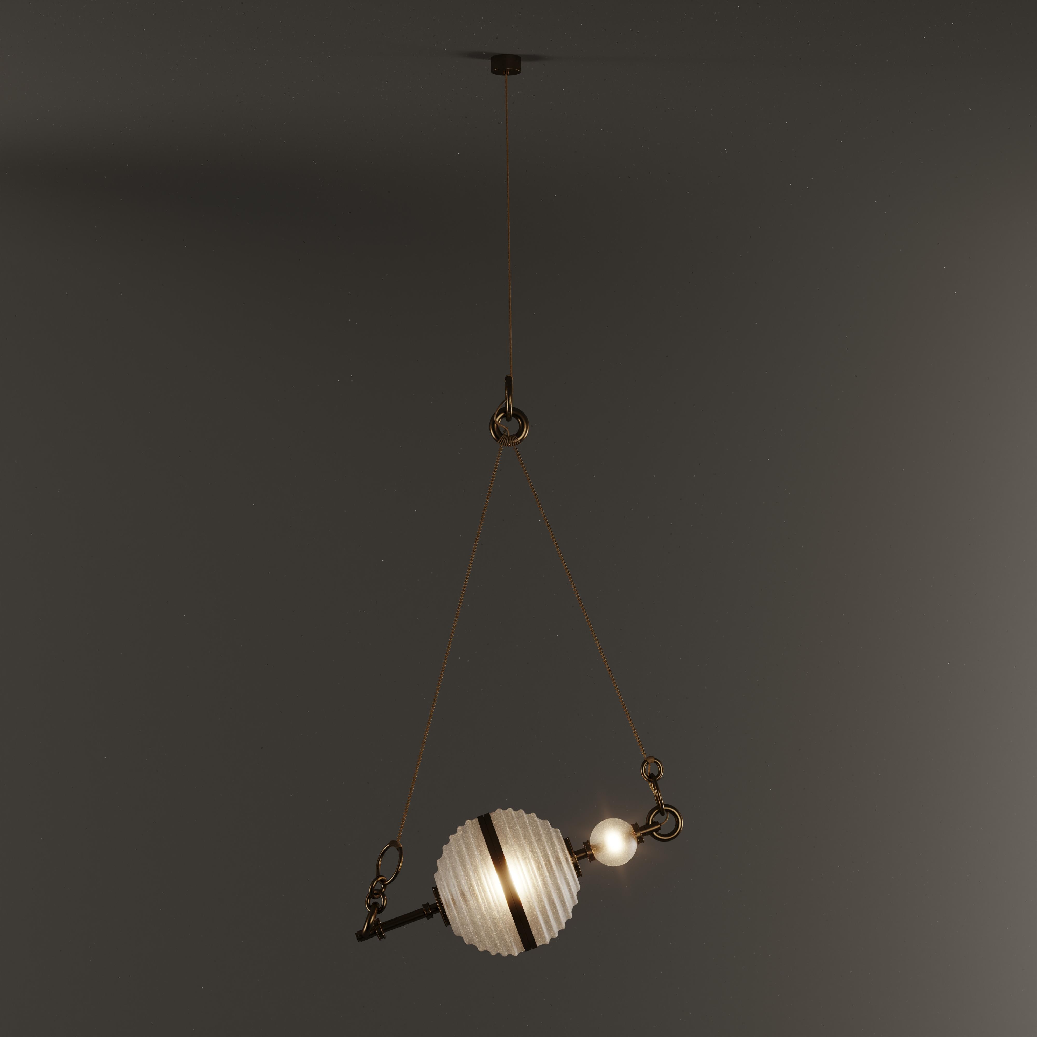 XXIe siècle et contemporain Lampe à suspension Saturne du 21e siècle en laiton brossé et verre dépoli en vente