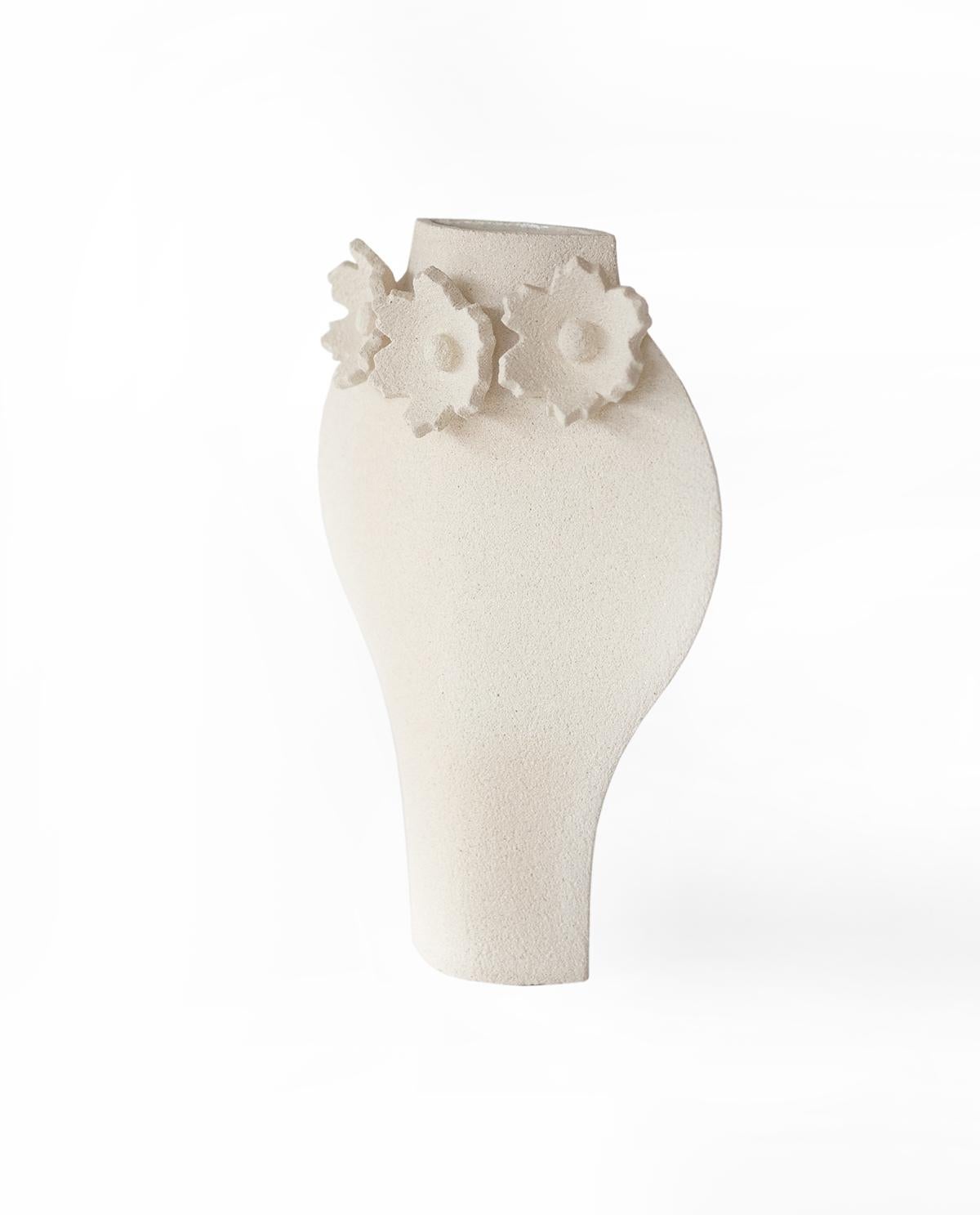 'Sculptural Flowers - Dal' handmade white ceramic vase

This vase is part of a new series inspired by flowers (and more generally organic elements). Here is our best-selling 'Dal' model with motifs of flowers. They are hand-sculpted and attached