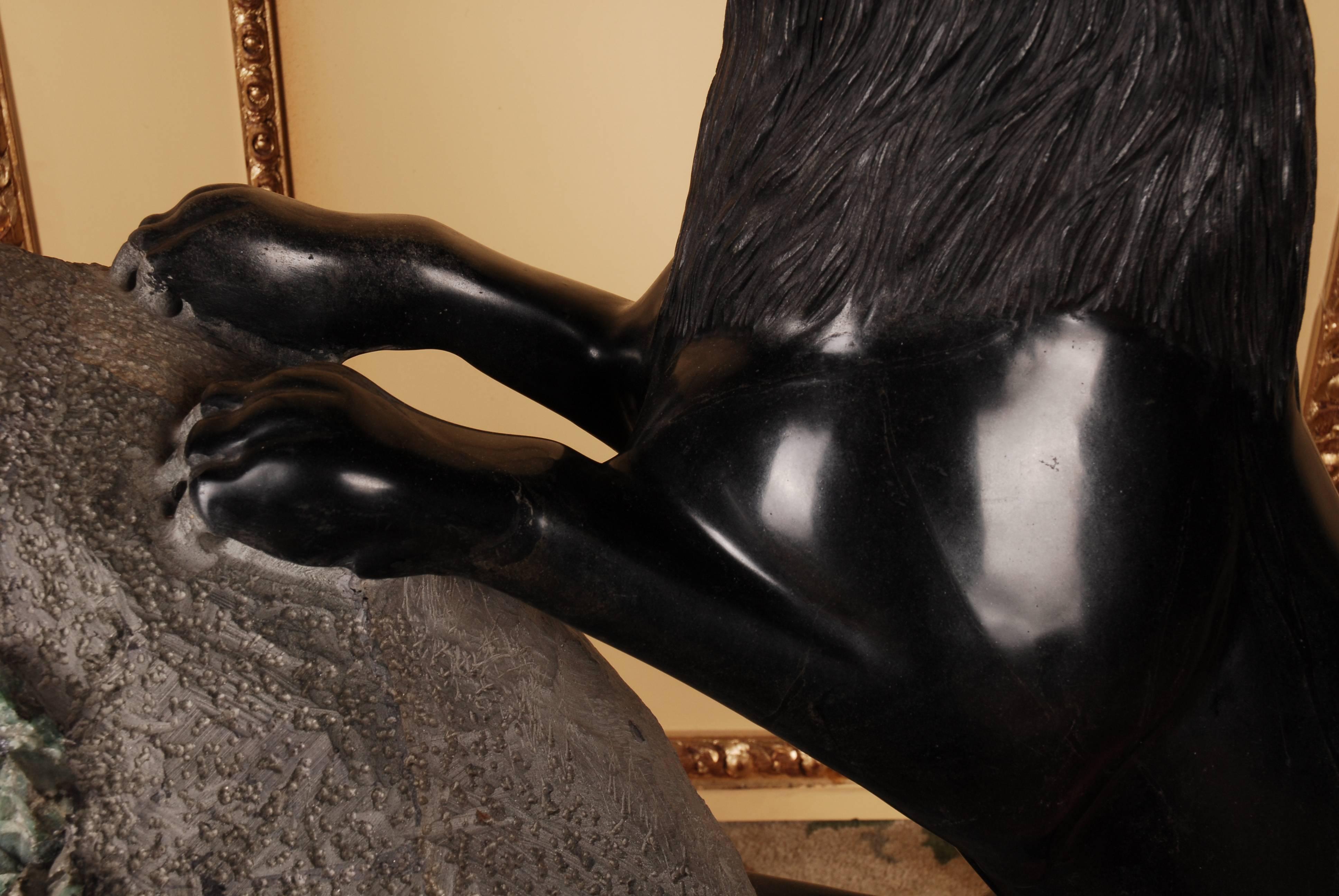 Sud-américain Sculpture du 21e siècle « Loup avec les garçons » en vente
