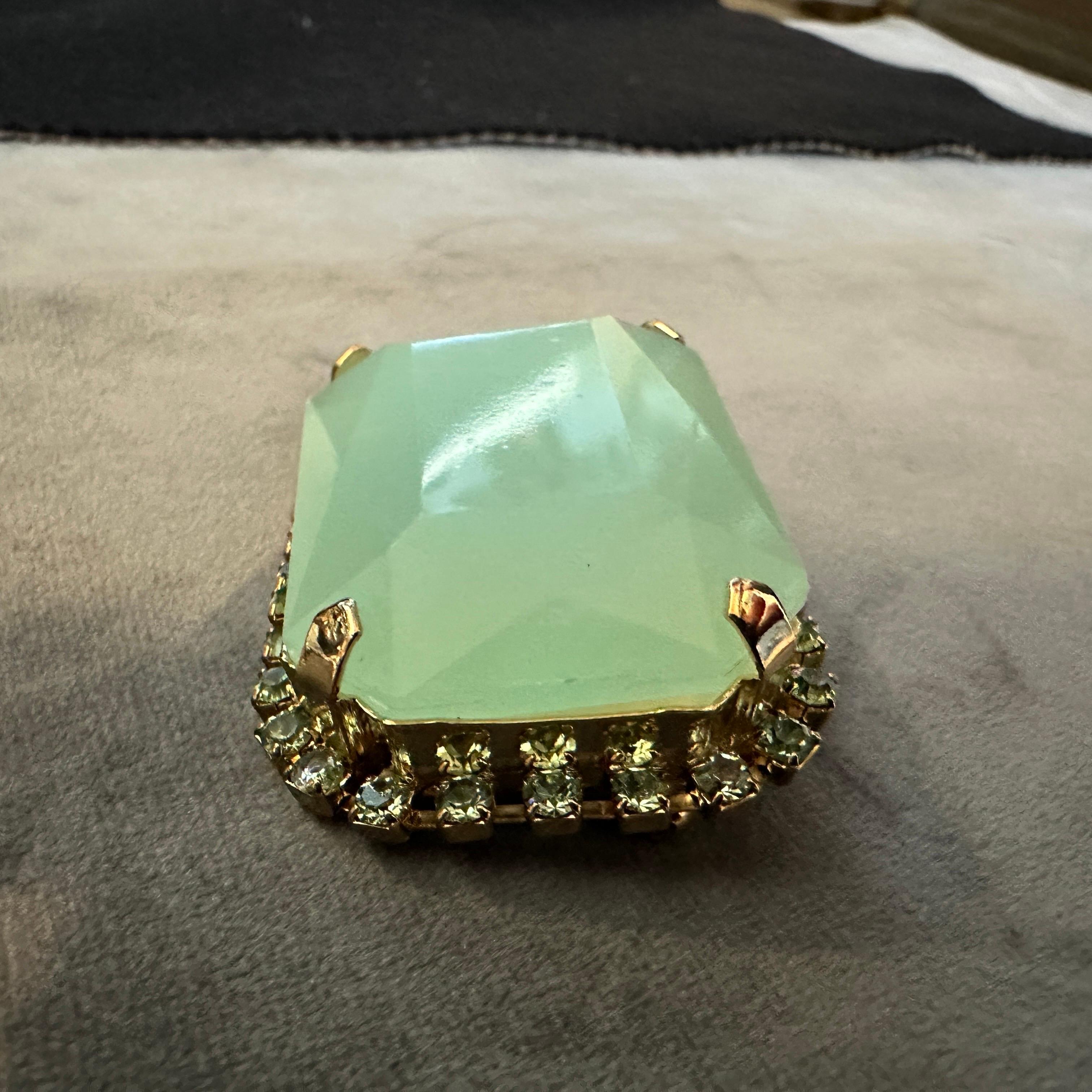 Donna Spilla Coppola & Toppo in resina verde mare e metallo dorato del XXI secolo in vendita