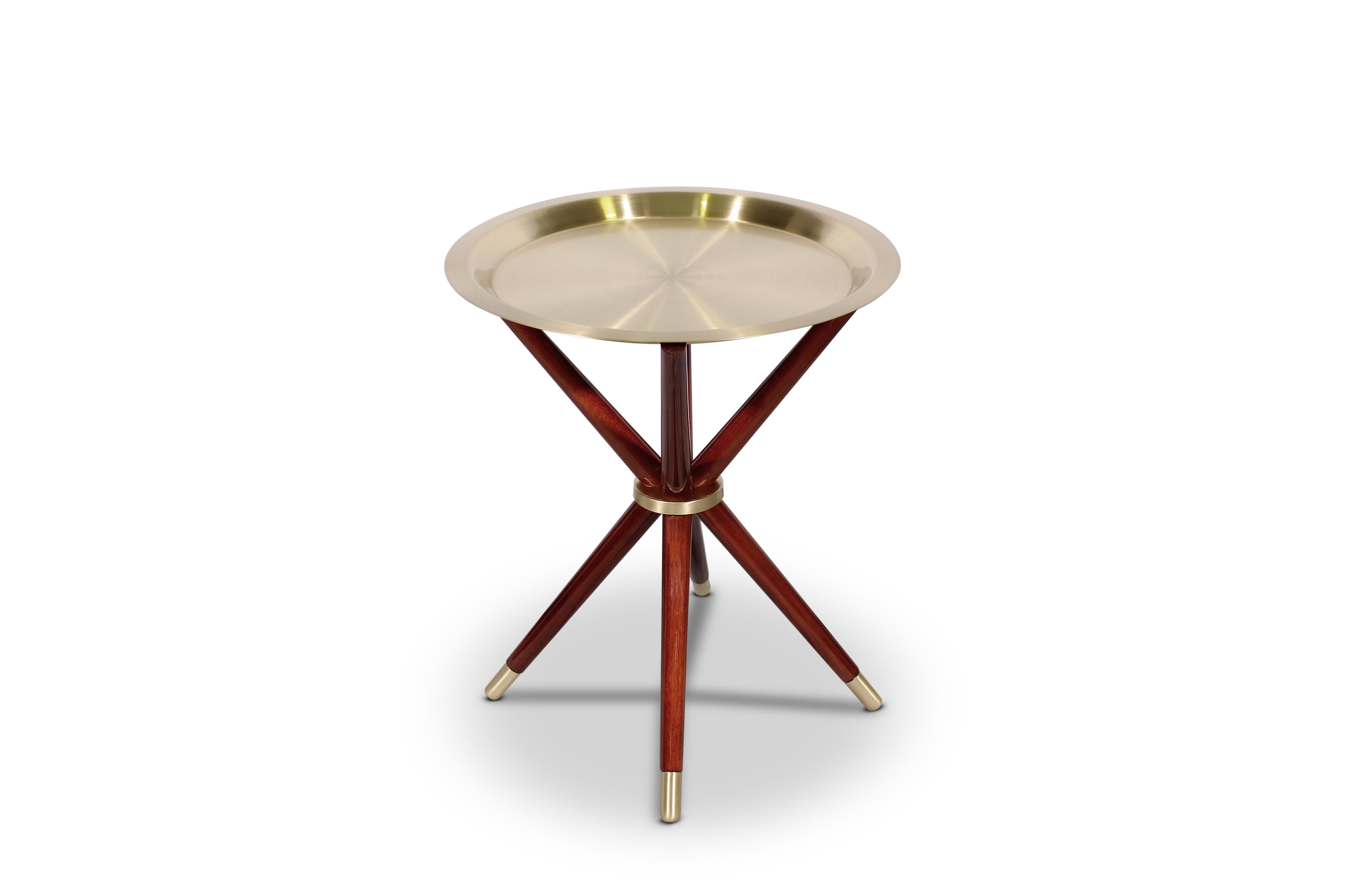 Inspired by the enormous tower, Porustudio created a modern side table called Seattle. The Seattle contemporary side table features a top with a shape of a tray in brushed brass. Supporting this elegant top, the Seattle modern side table features
