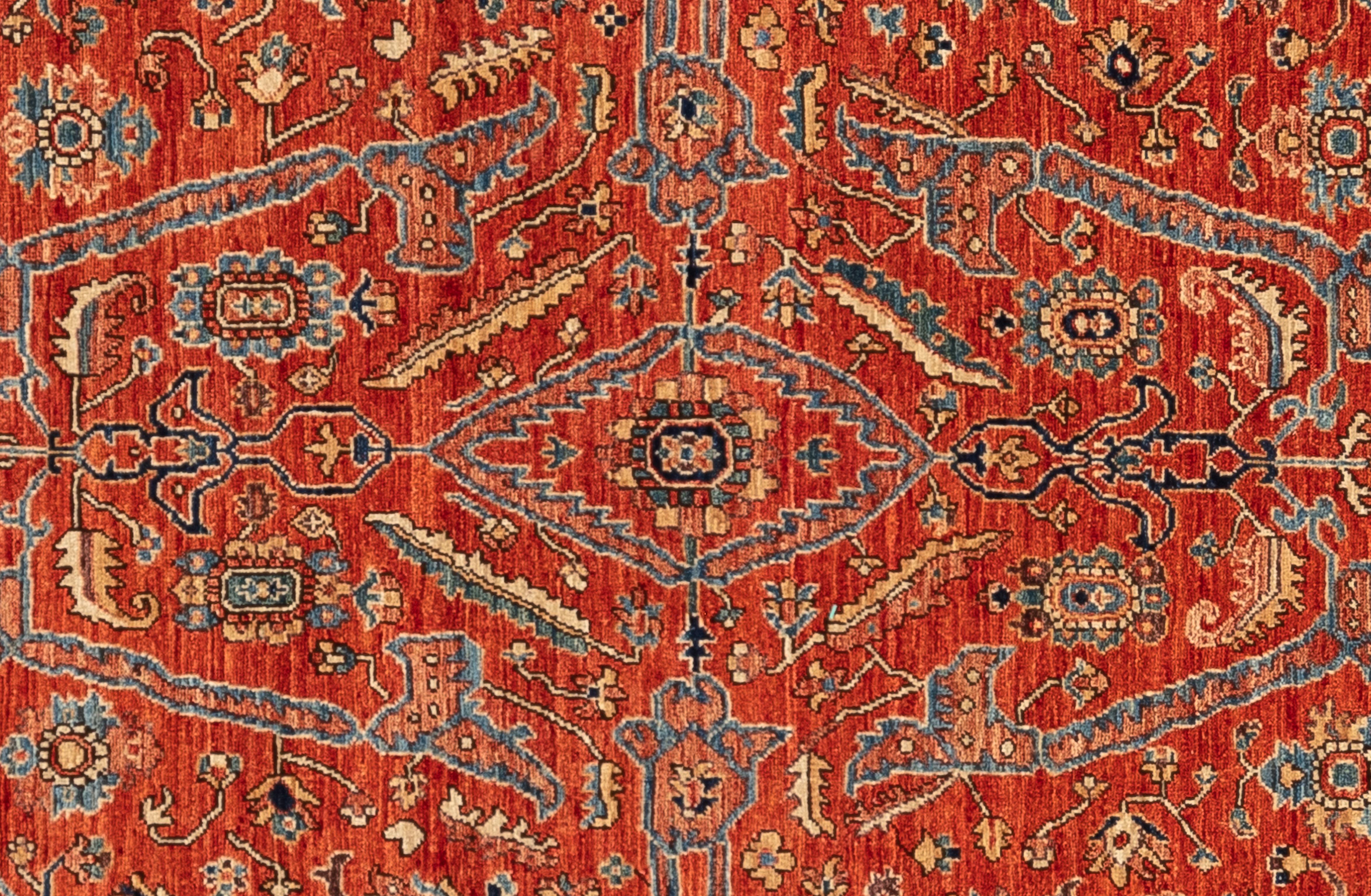Concediti un'eleganza senza tempo con questo splendido tappeto Serapi. Realizzato a mano con motivi intricati e tonalità vivaci, emana calore e raffinatezza. Tessuta a mano da maestri tessitori e realizzata al 100% in lana, la sua consistenza