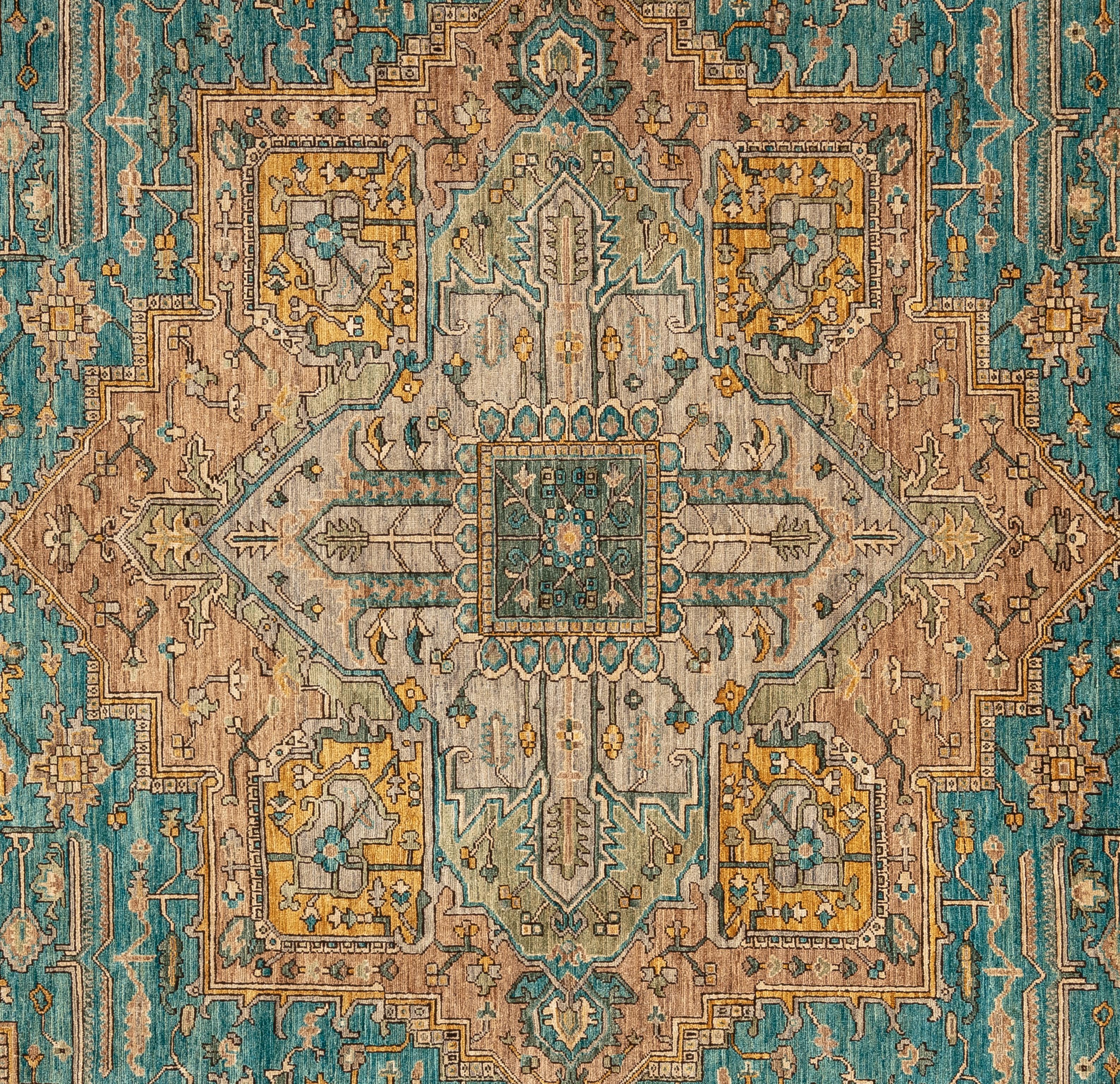 Offrez-vous une élégance intemporelle avec ce tapis Serapi exquis. Fabriqué à la main avec des motifs complexes et des teintes vibrantes, il respire la chaleur et la sophistication. Tissé à la main par des maîtres tisserands et composé à 100 % de