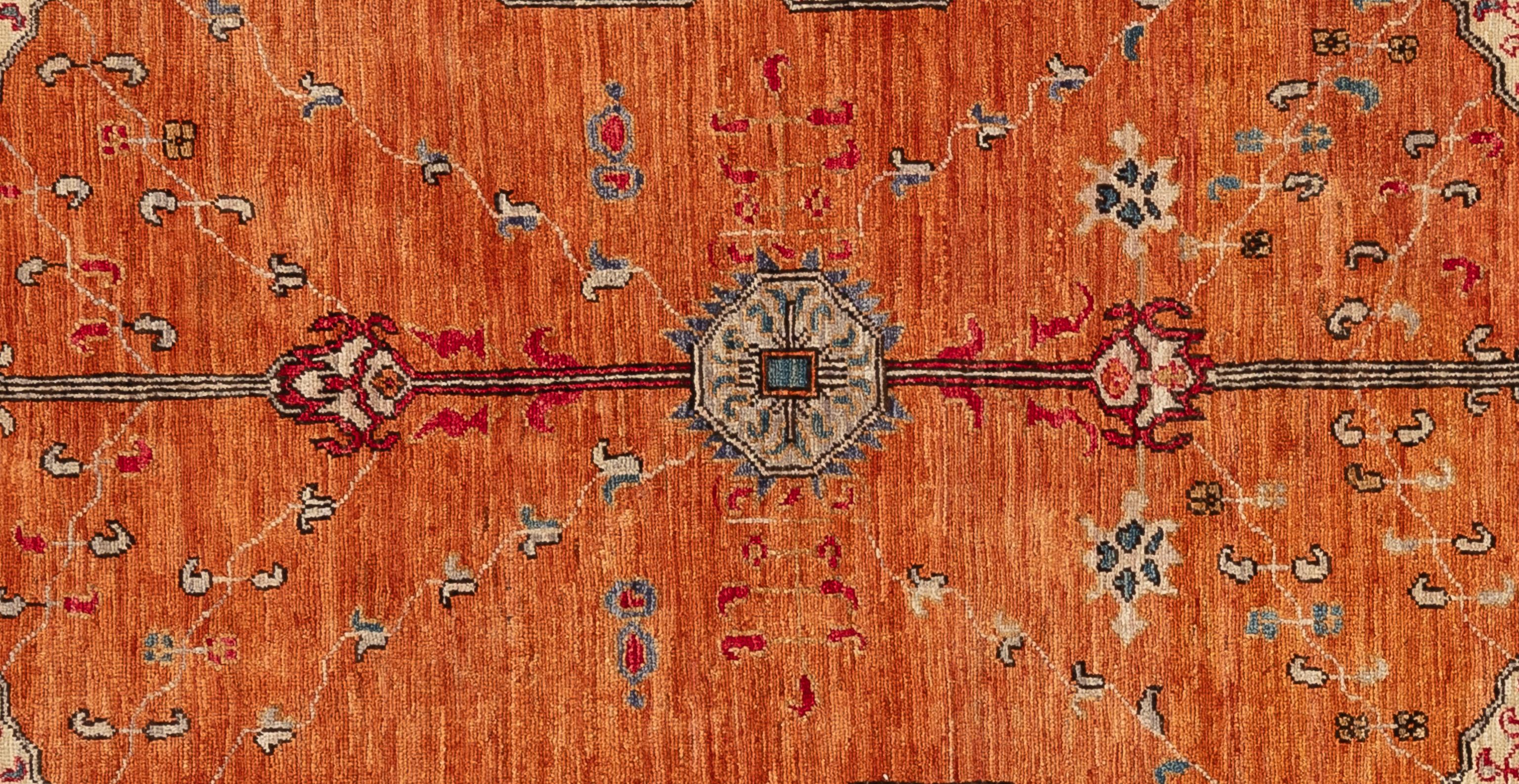 Offrez-vous une élégance intemporelle avec ce tapis Serapi exquis. Fabriqué à la main avec des motifs complexes et des teintes vibrantes, il respire la chaleur et la sophistication. Tissé à la main par des maîtres tisserands et composé à 100 % de