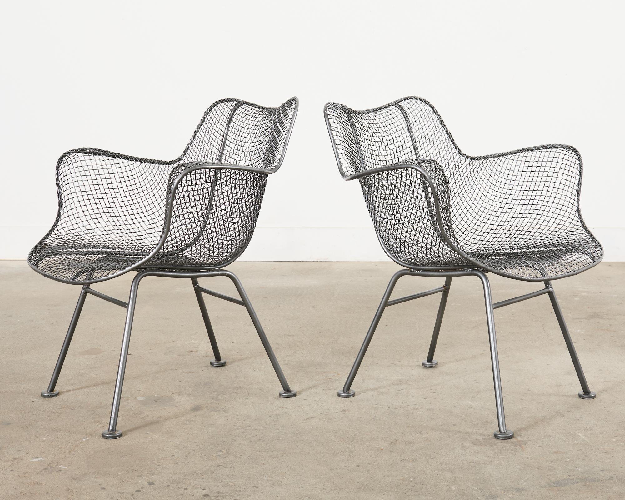 Siglo XXI Juego de cuatro sillones de comedor Woodard Sculptura Garden en venta 3
