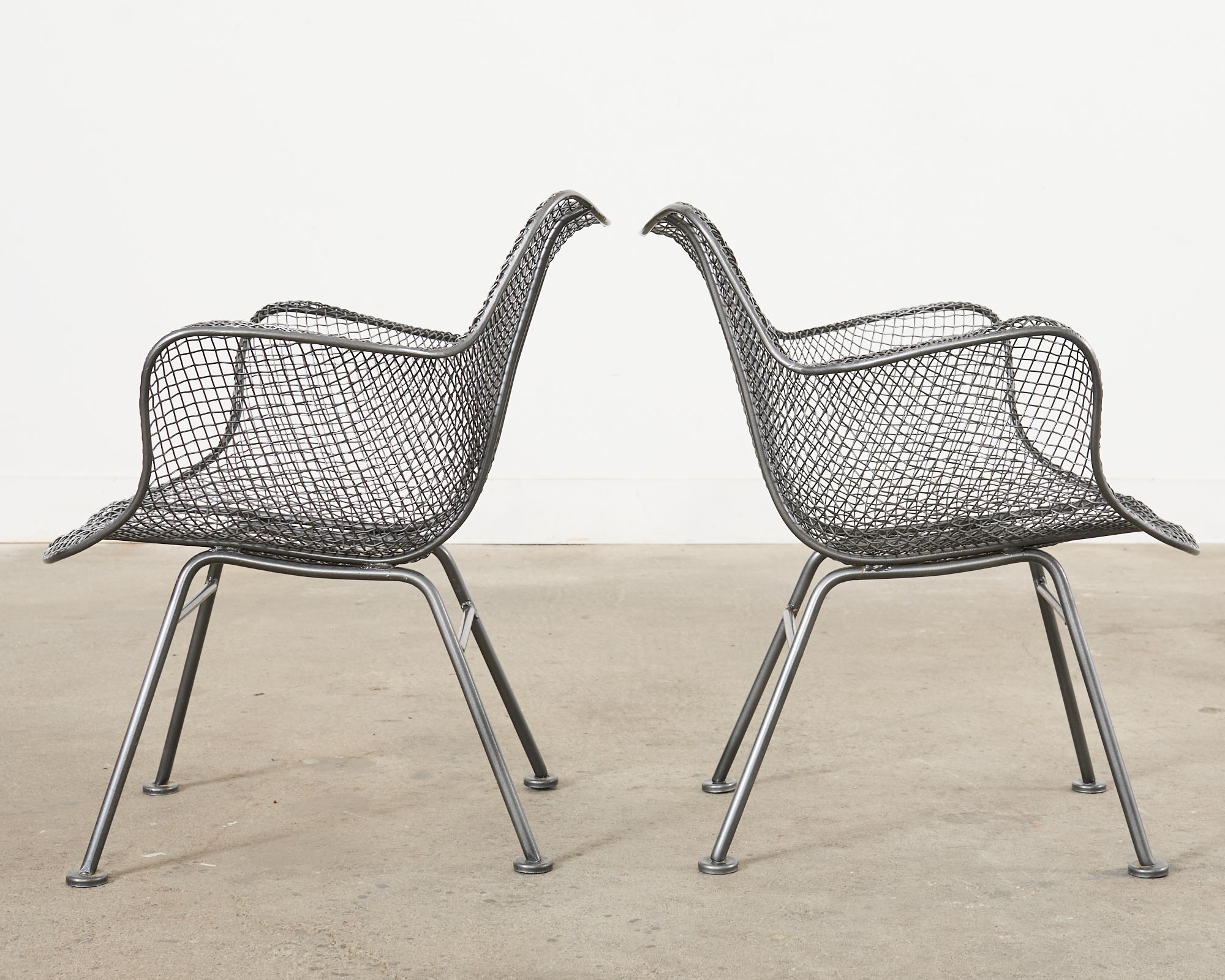 Siglo XXI Juego de cuatro sillones de comedor Woodard Sculptura Garden en venta 5