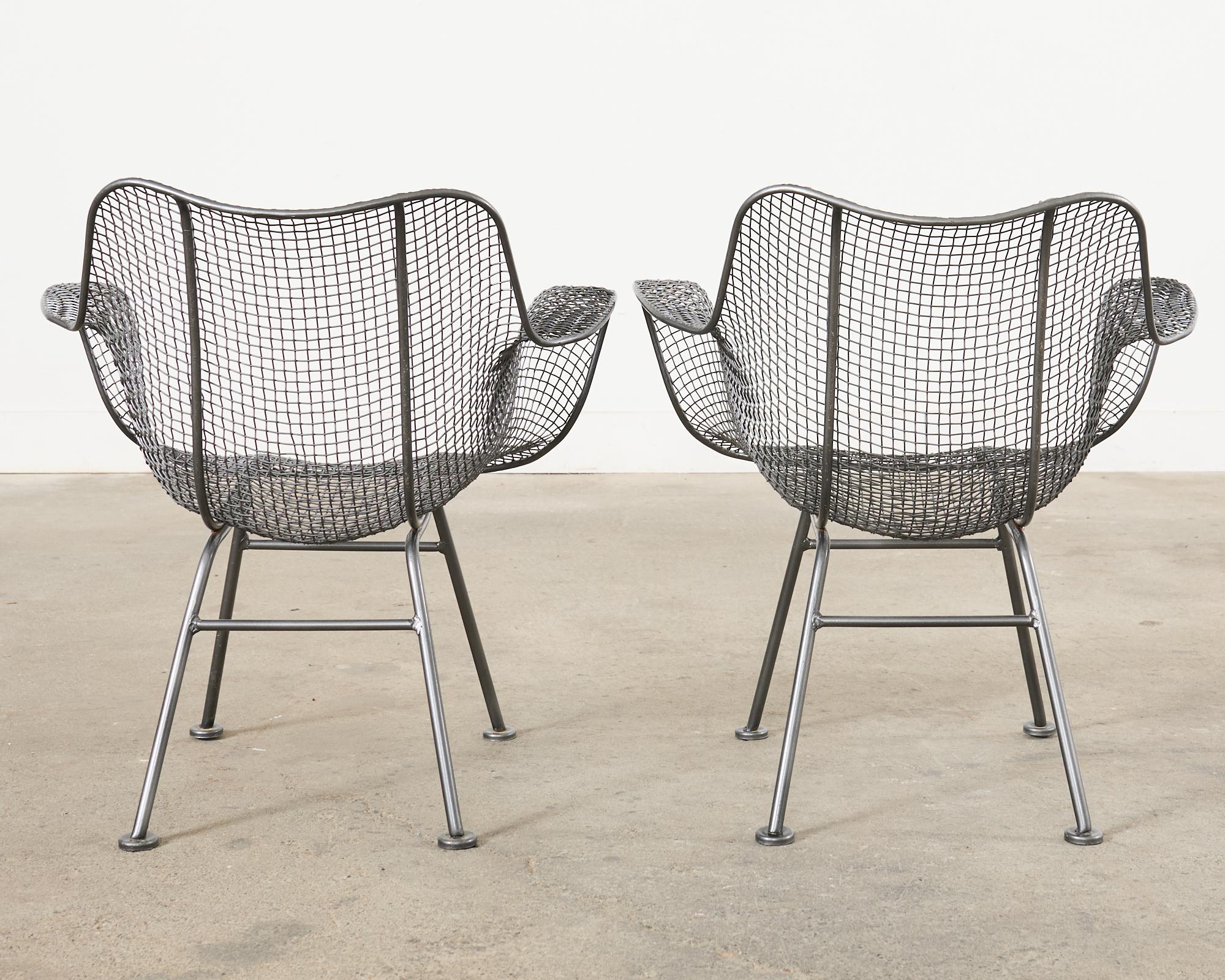 Siglo XXI Juego de cuatro sillones de comedor Woodard Sculptura Garden en venta 6