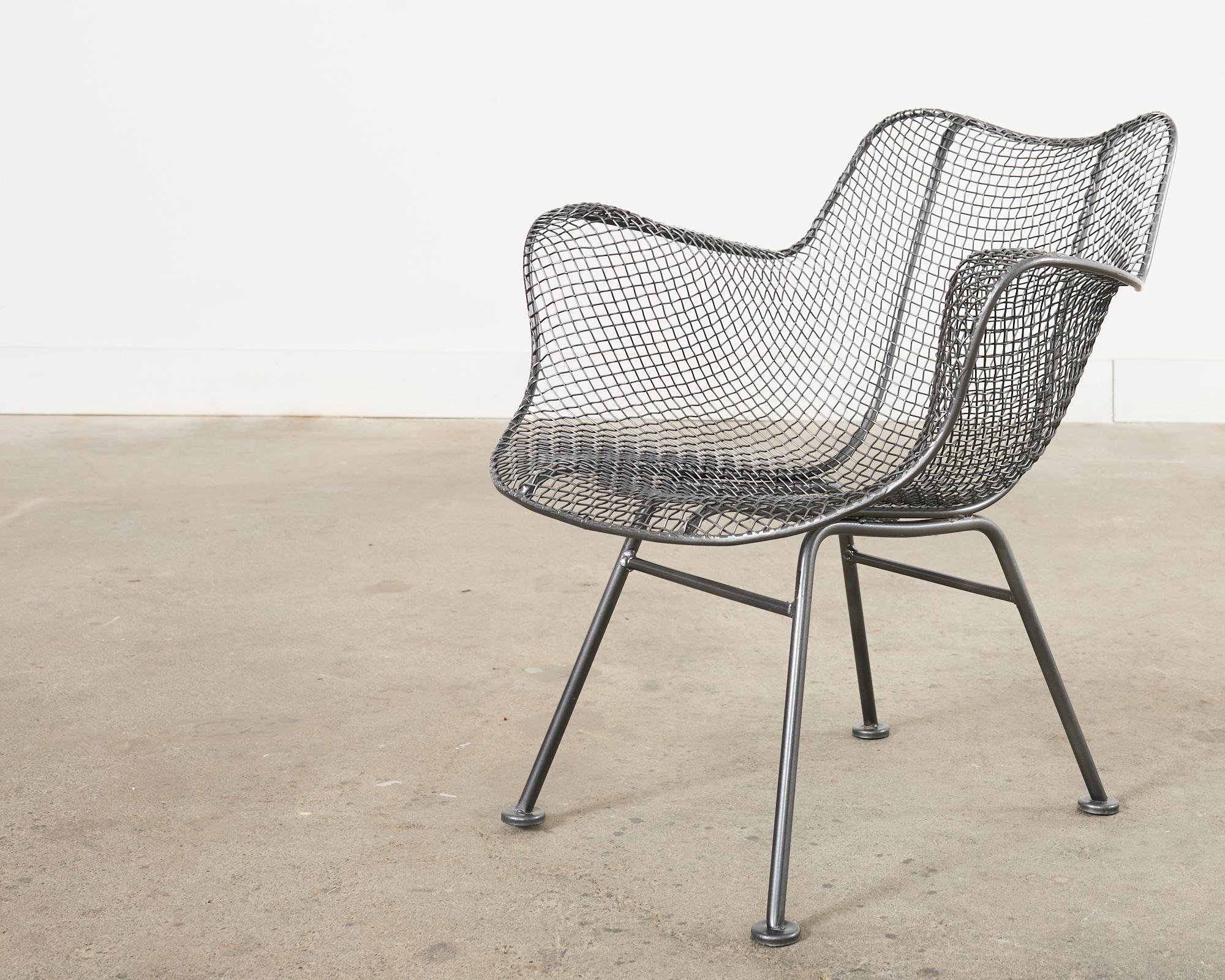 Siglo XXI Juego de cuatro sillones de comedor Woodard Sculptura Garden en venta 9