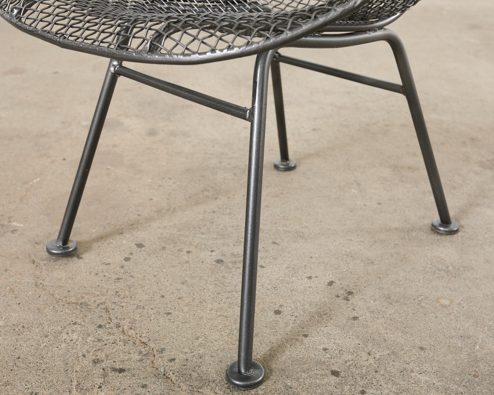 Siglo XXI Juego de cuatro sillones de comedor Woodard Sculptura Garden en venta 10