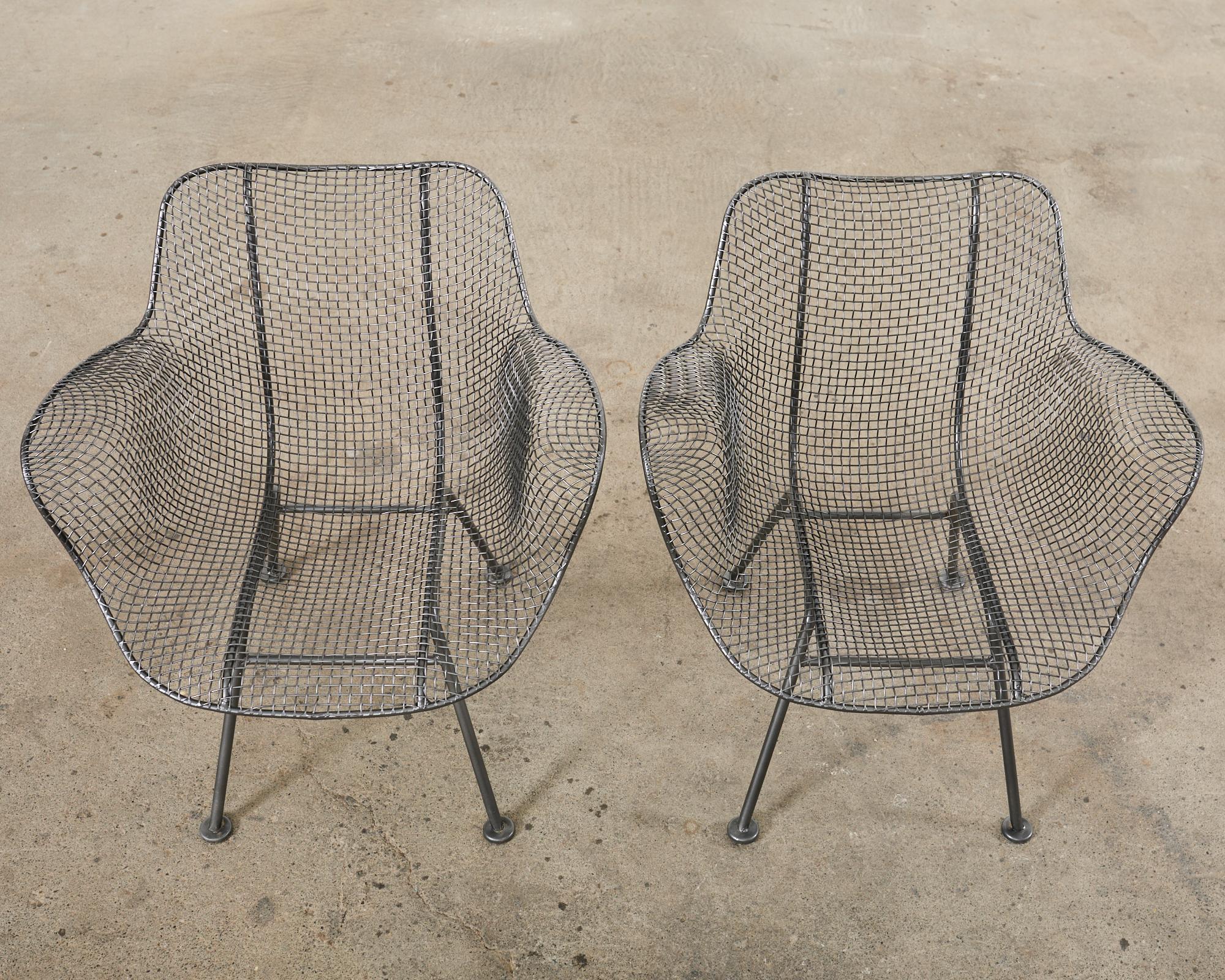 Siglo XXI Juego de cuatro sillones de comedor Woodard Sculptura Garden Siglo XXI y contemporáneo en venta