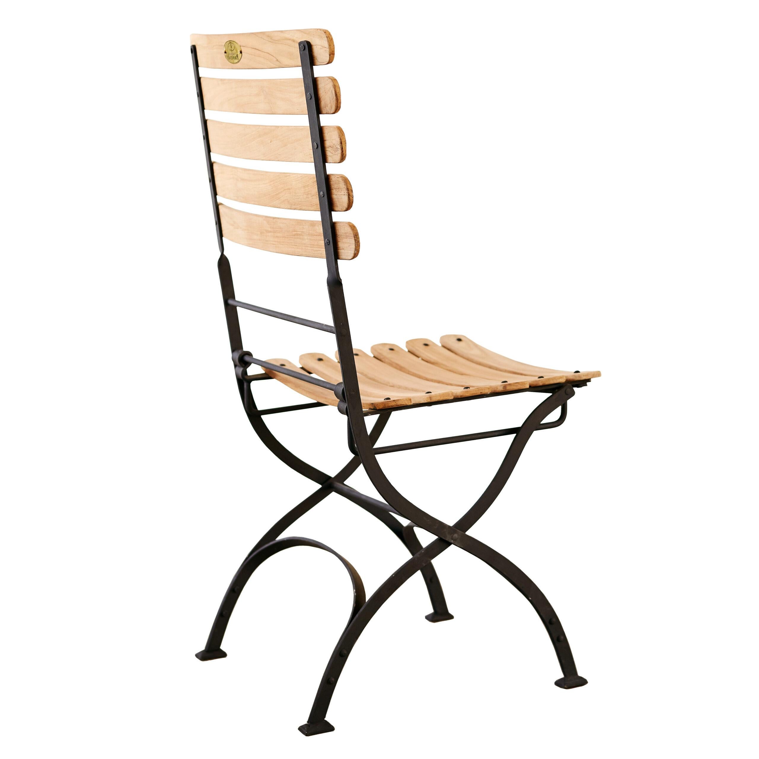 Set di due sedie da bistrot in legno di teak del XXI secolo In condizioni Nuovo in vendita a West Palm Beach, FL