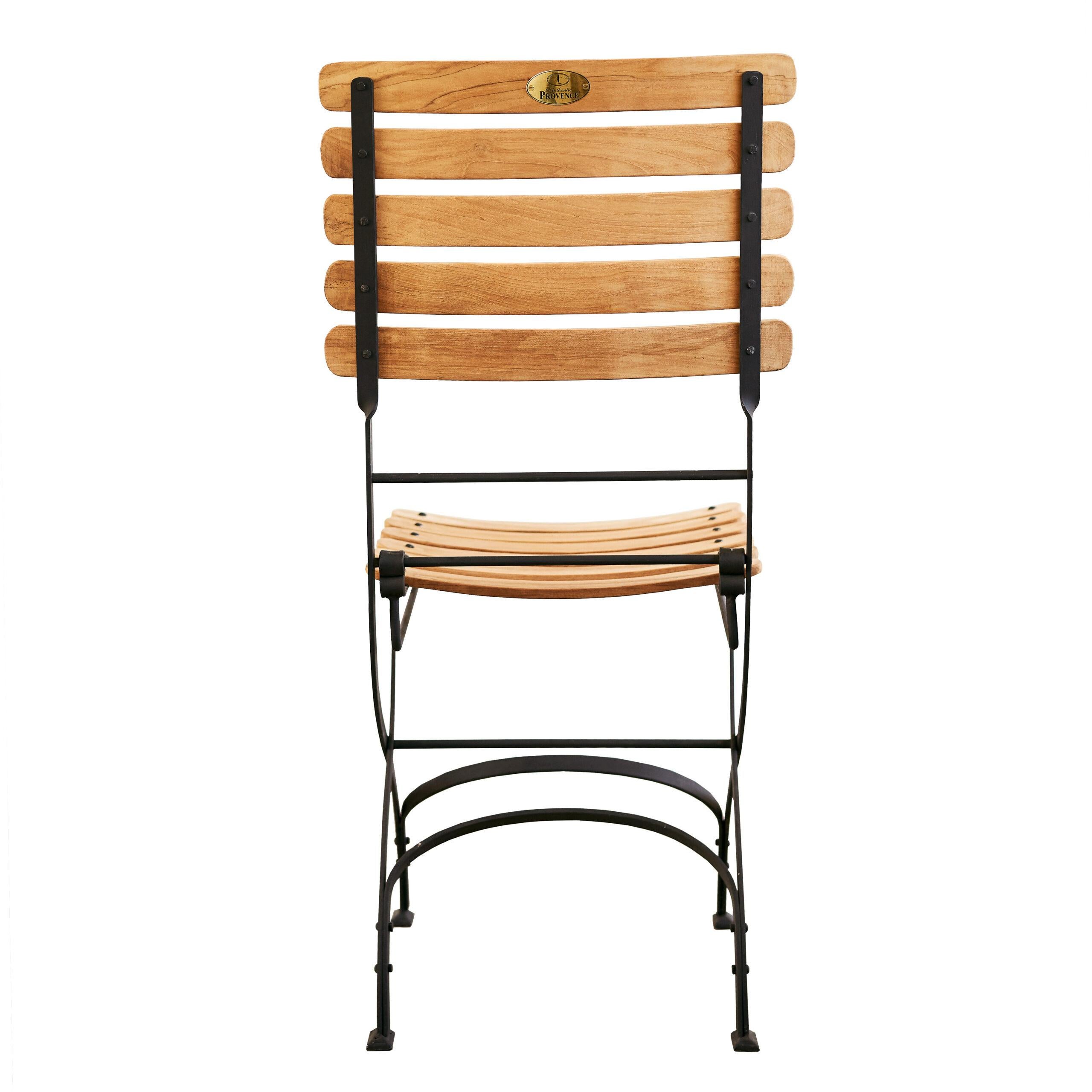 Metallo Set di due sedie da bistrot in legno di teak del XXI secolo in vendita