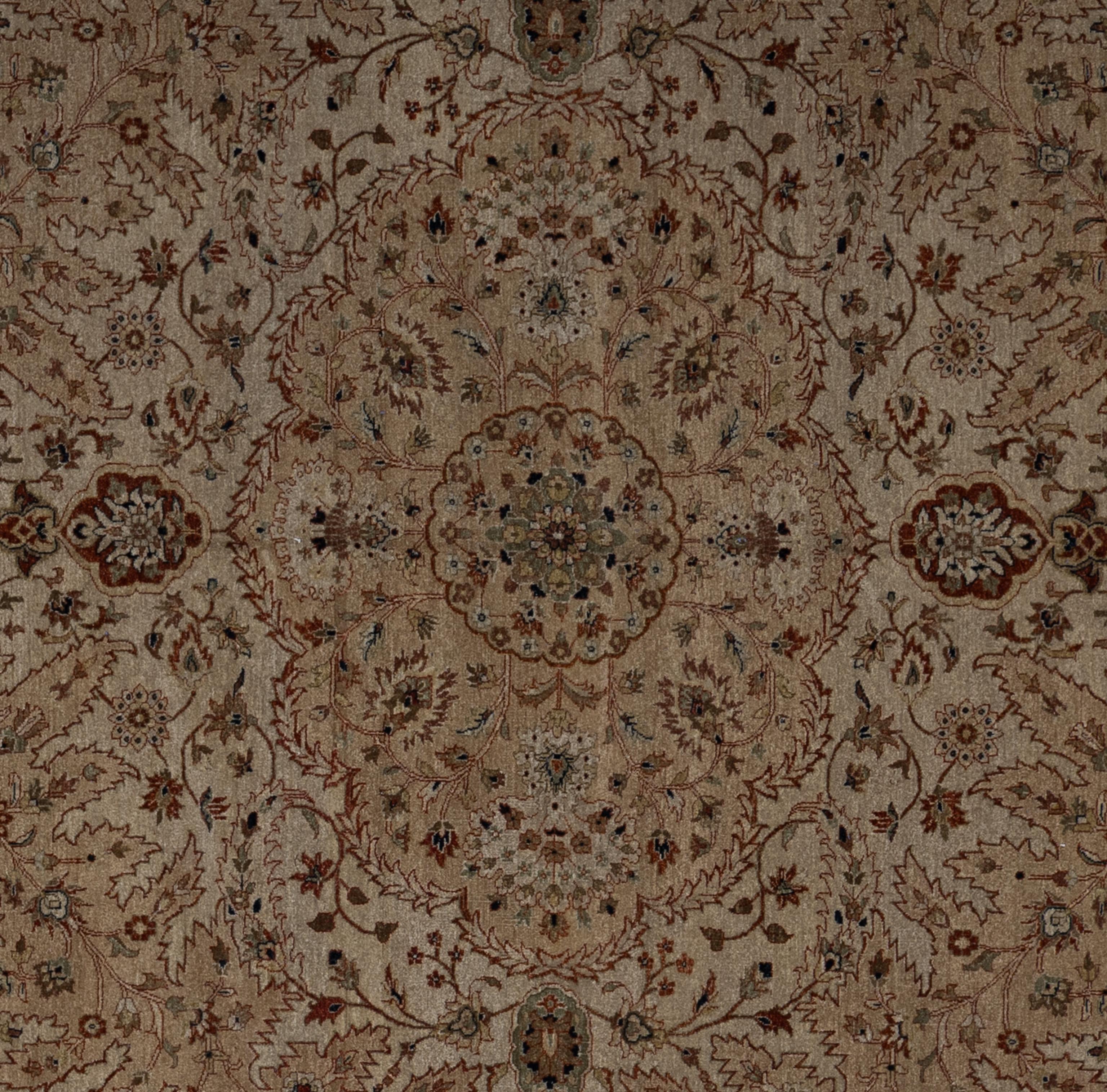 Un tapis traditionnel indien Shahabas est un exemple étonnant de savoir-faire artisanal, alliant un design complexe à un riche héritage culturel. Originaires de la région de Shahabas, dans le nord de l'Inde, ces tapis sont réputés pour leurs motifs