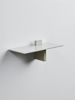 Étagère du 21e siècle en aluminium recyclé faite à la main en gris galuchat par l'Atelier Ferraro