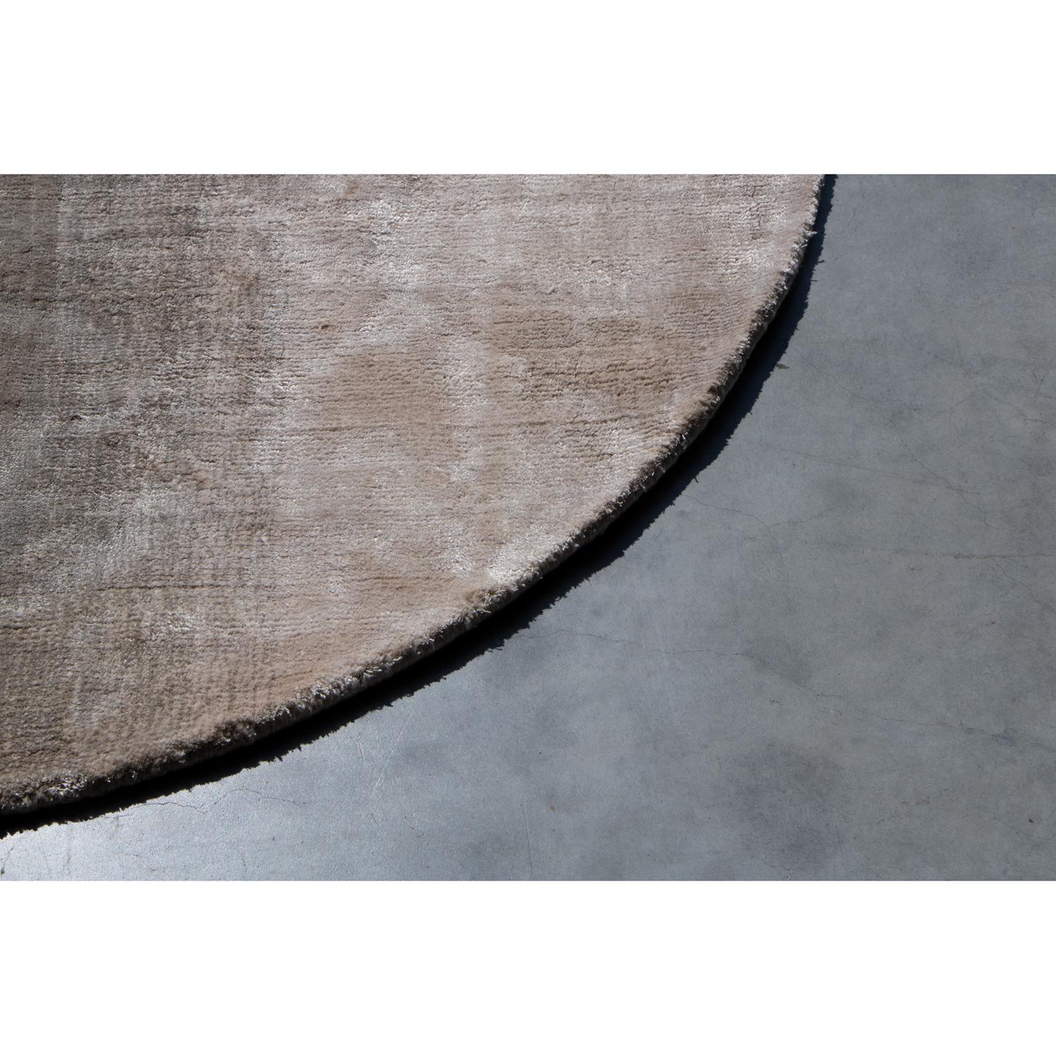Hand-Woven 21st century Shimmering Round Luxury Bronze Ecru Rug by Deanna Comellini Ø 200cm For Sale