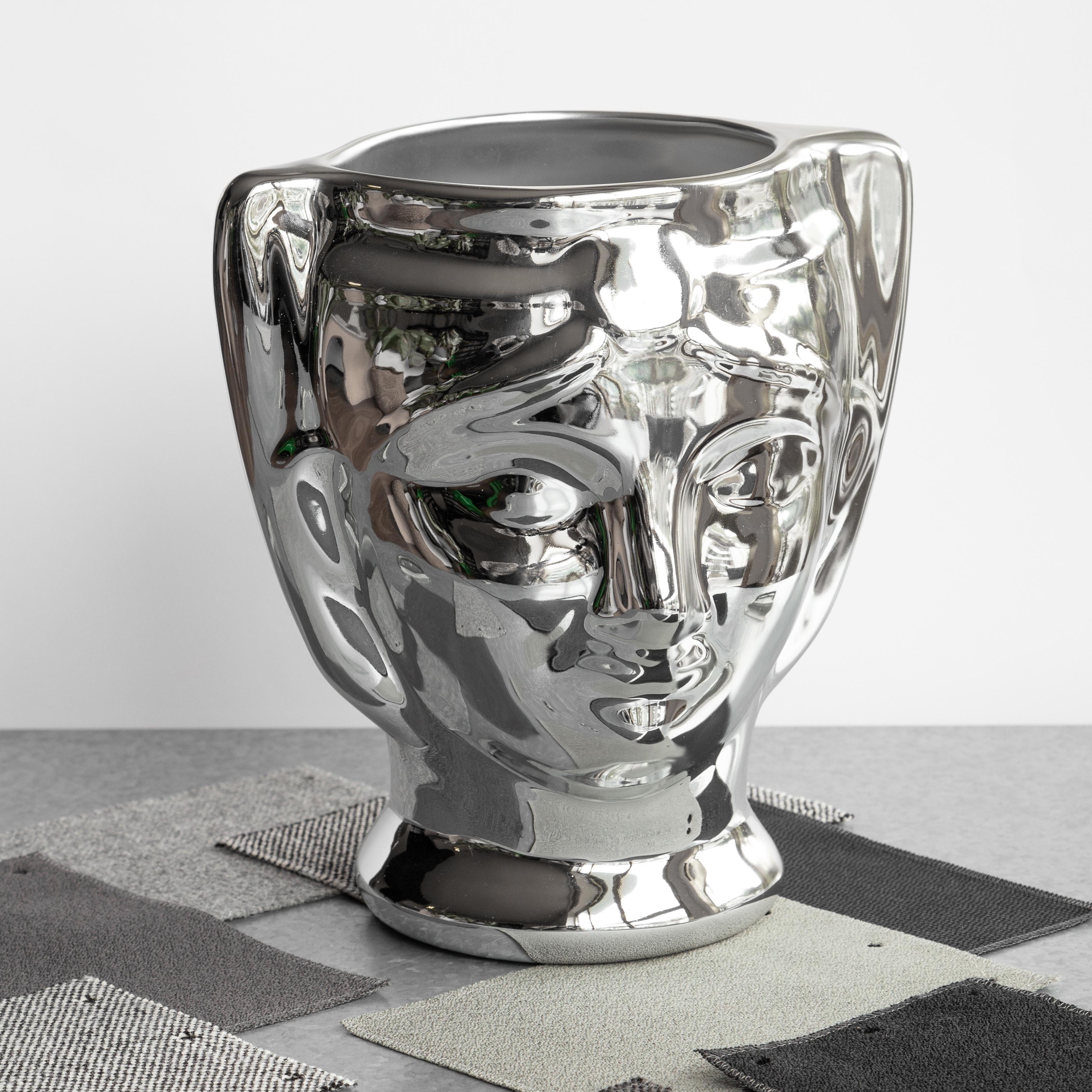 Céramique 21e siècle, Tête de moine sicilienne. Vases céramique, or. Fabriquée à la main en Italie  en vente