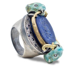 Silberring aus 18 Karat Gold mit Schwertern und Diamanten, Lapislazuli und Saphiren, 21. Jahrhundert