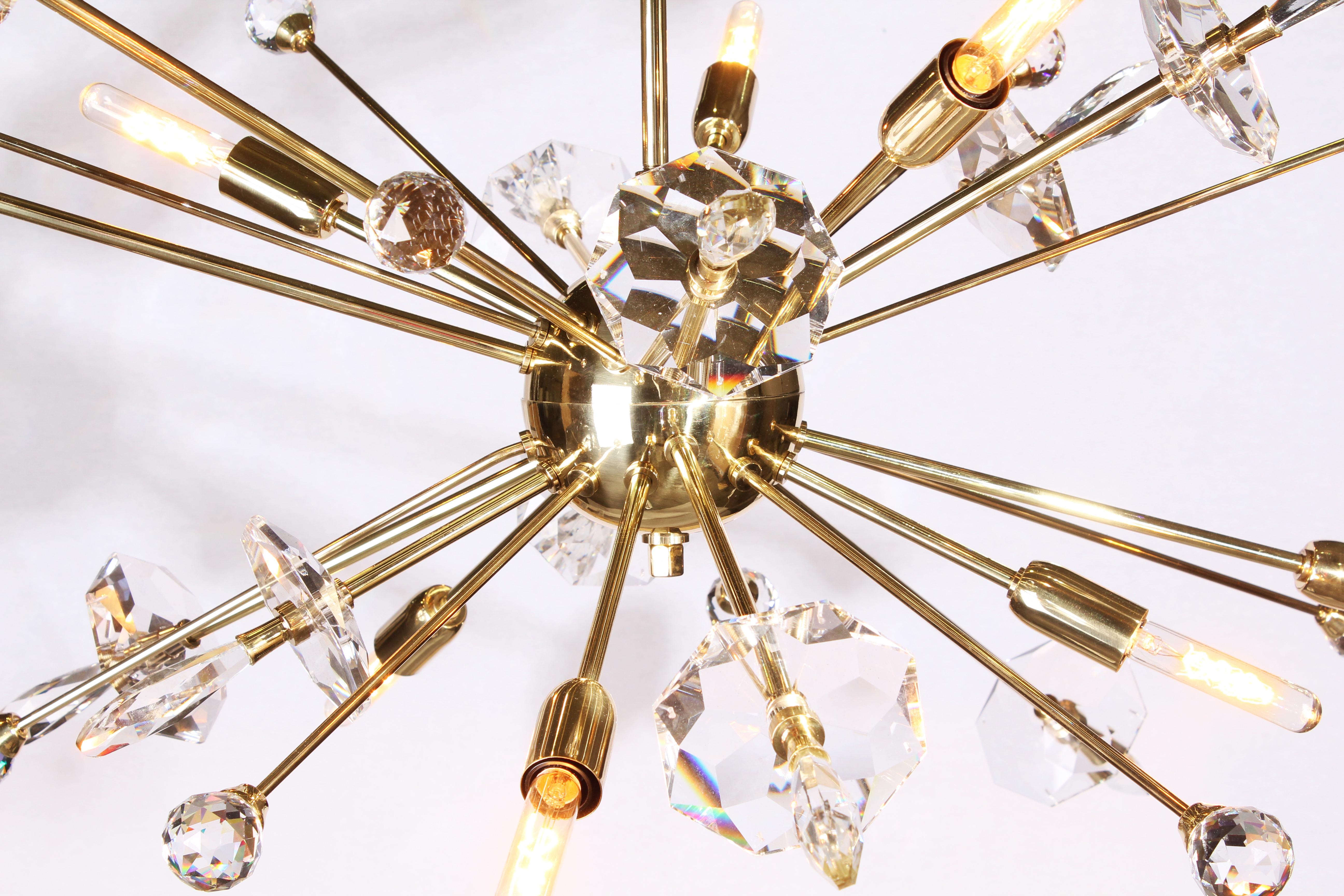 Portugais Lampe à suspension Sirius du 21e siècle en laiton et cristal en vente