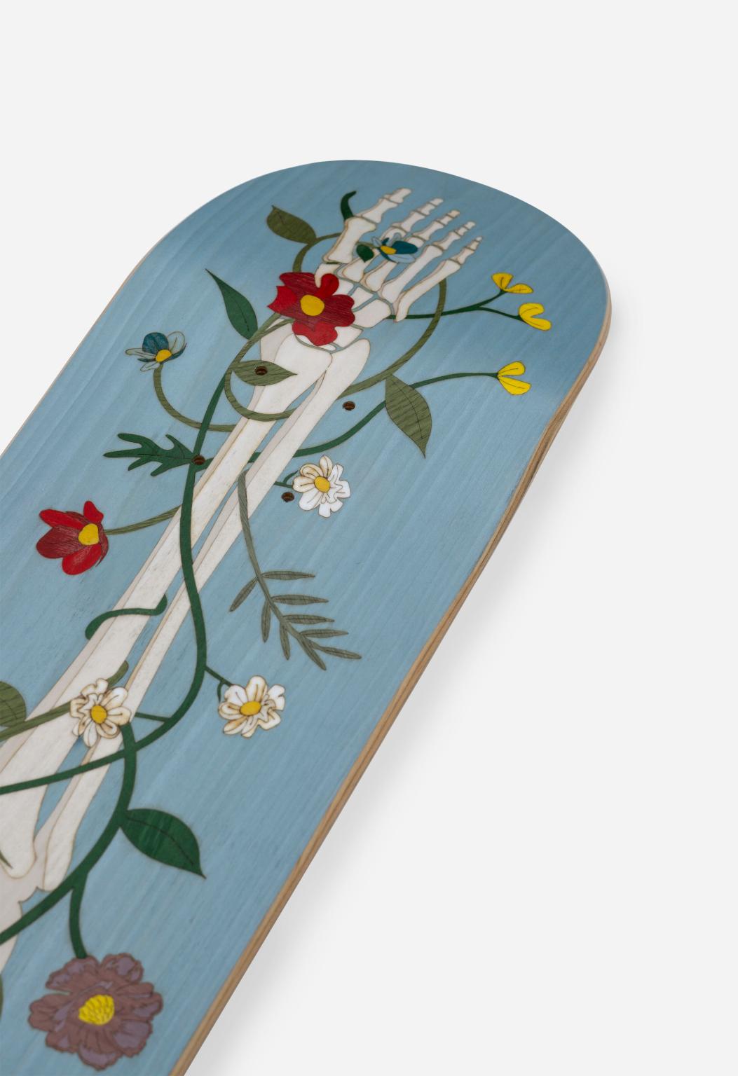 Leben-nach-dem-Leben-Tafel
Old Skull Board/ Life After Life Board ist ein dekoratives Skateboard-Tischchen,
erhältlich in verschiedenen Farbvarianten und mit einem eingefügten Bild, das die Kontinuität simuliert
della vita dopo la morte.
Das Old