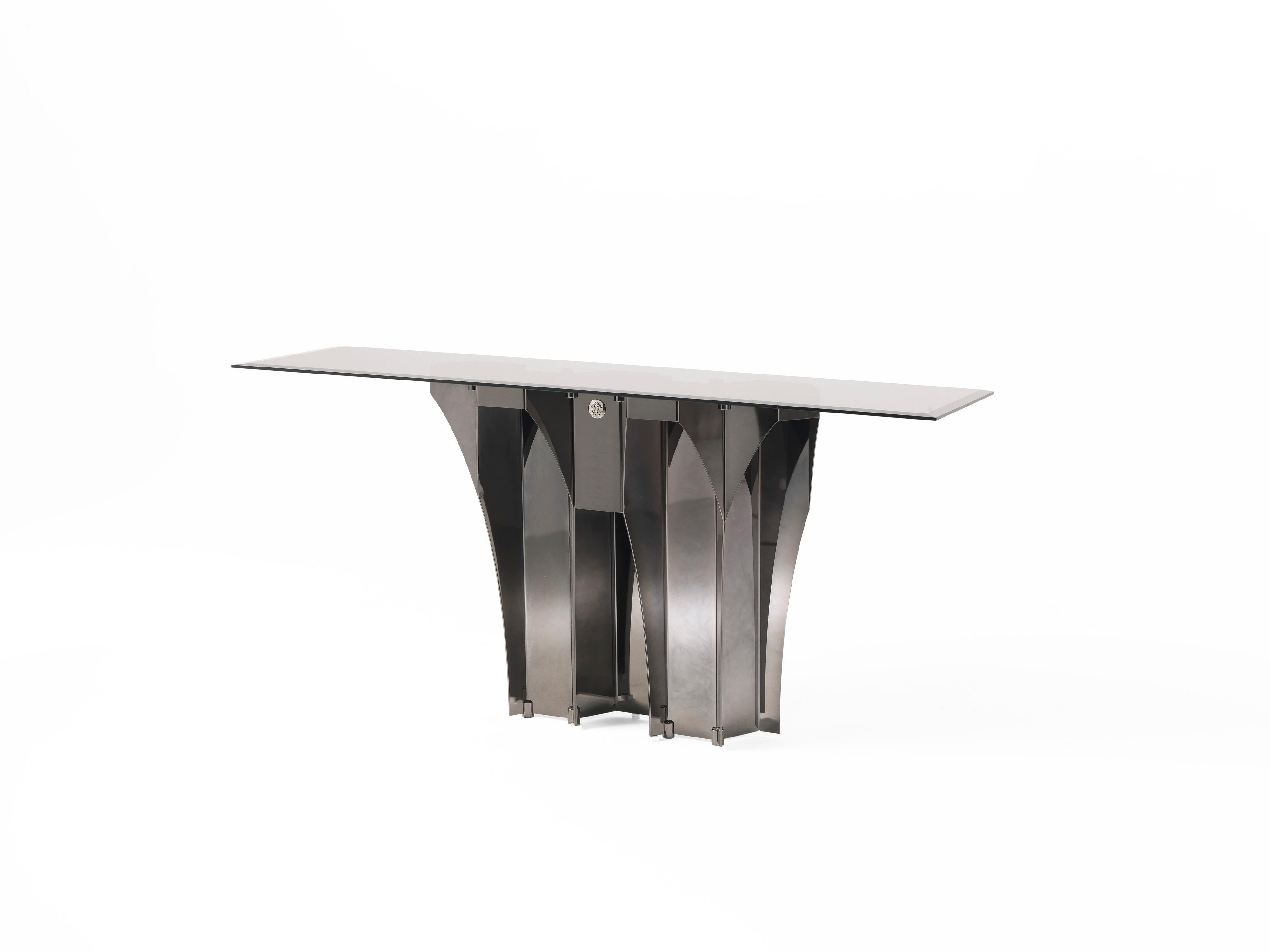Soho Console with structure in metal with Black Chrome finishing. Top in smoked glass.
N.B. console must be fixed to the wall.
