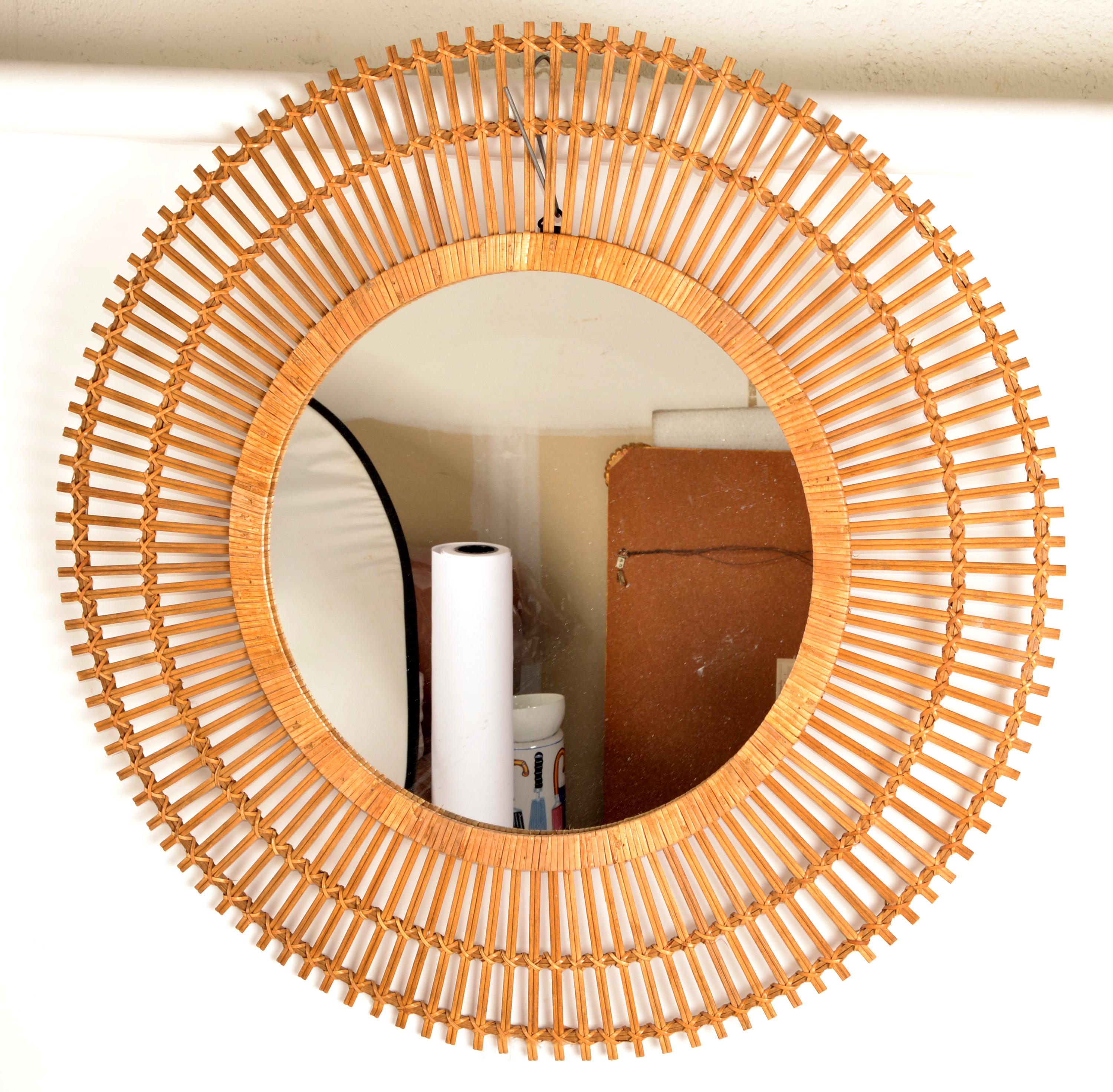 21st Century Split Reed Caning Runde große Sunburst Wandspiegel Organic Modern im Zustand „Gut“ im Angebot in Miami, FL