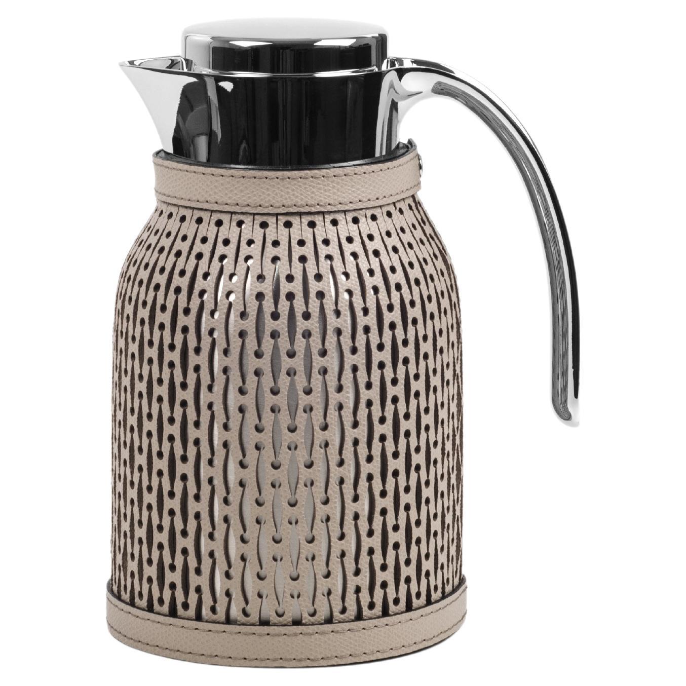 Stahl-Thermalkaraffe Diana des 21. Jahrhunderts mit taupefarbenem Deckel, handgehäkelt, in Italien im Angebot