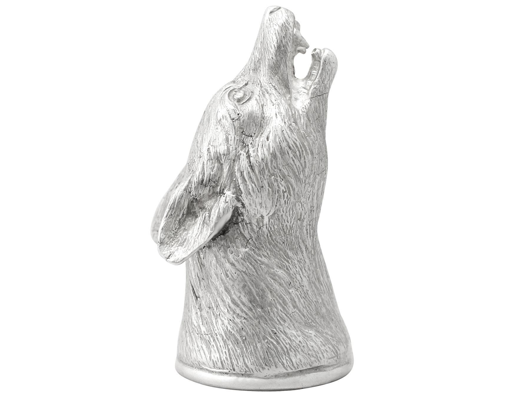 An exceptional, fine and impressive contemporary cast sterling silver stirrup cup modelled in the form of a fox's head; an addition to our diverse silver drinking vessels collection.

This exceptional contemporary sterling silver stirrup cup has