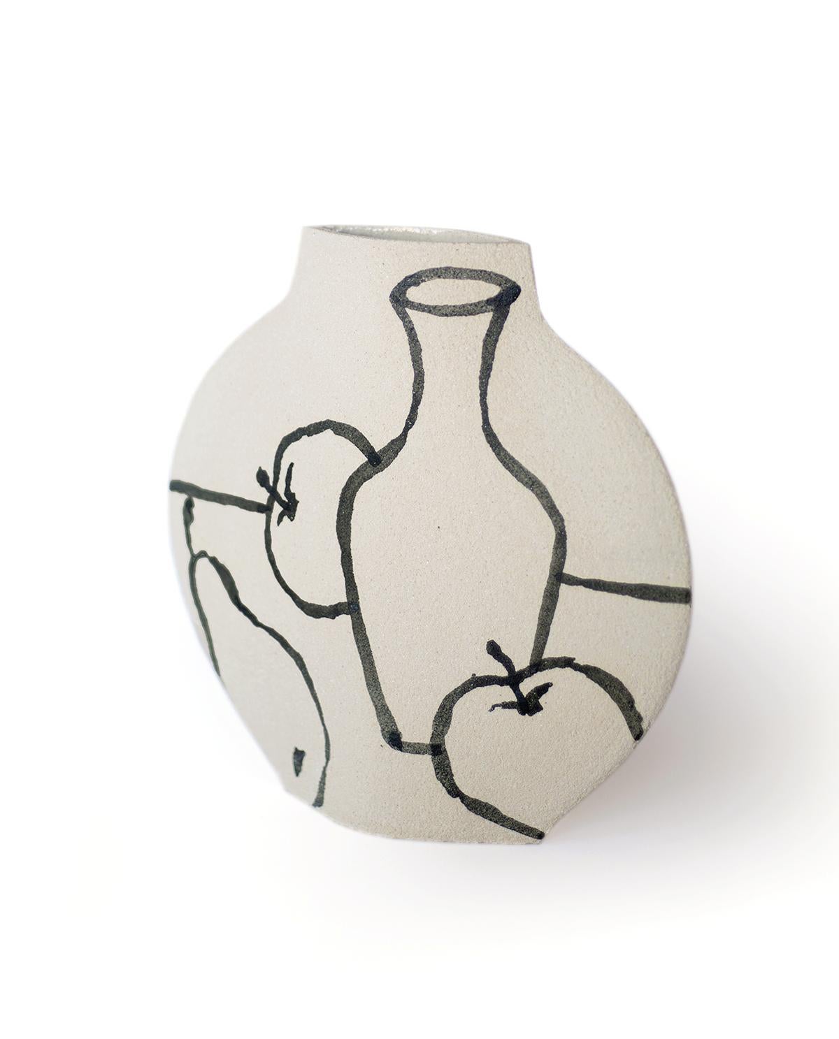 'Still Life’ handmade white ceramic vase

This vase is part of a new series inspired by iconic Art (and more precisely paintings) movements. Here is our Lune [M] model with motifs based on still life paintings. They are hand painted on the vase