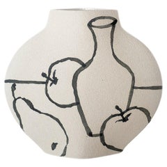 Vase „Stillleben“ aus weißer Keramik des 21. Jahrhunderts, handgefertigt in Frankreich