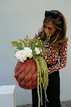 Vaso Mumbai in ceramica rossa di pietra del XXI secolo, fatto a mano, Italia