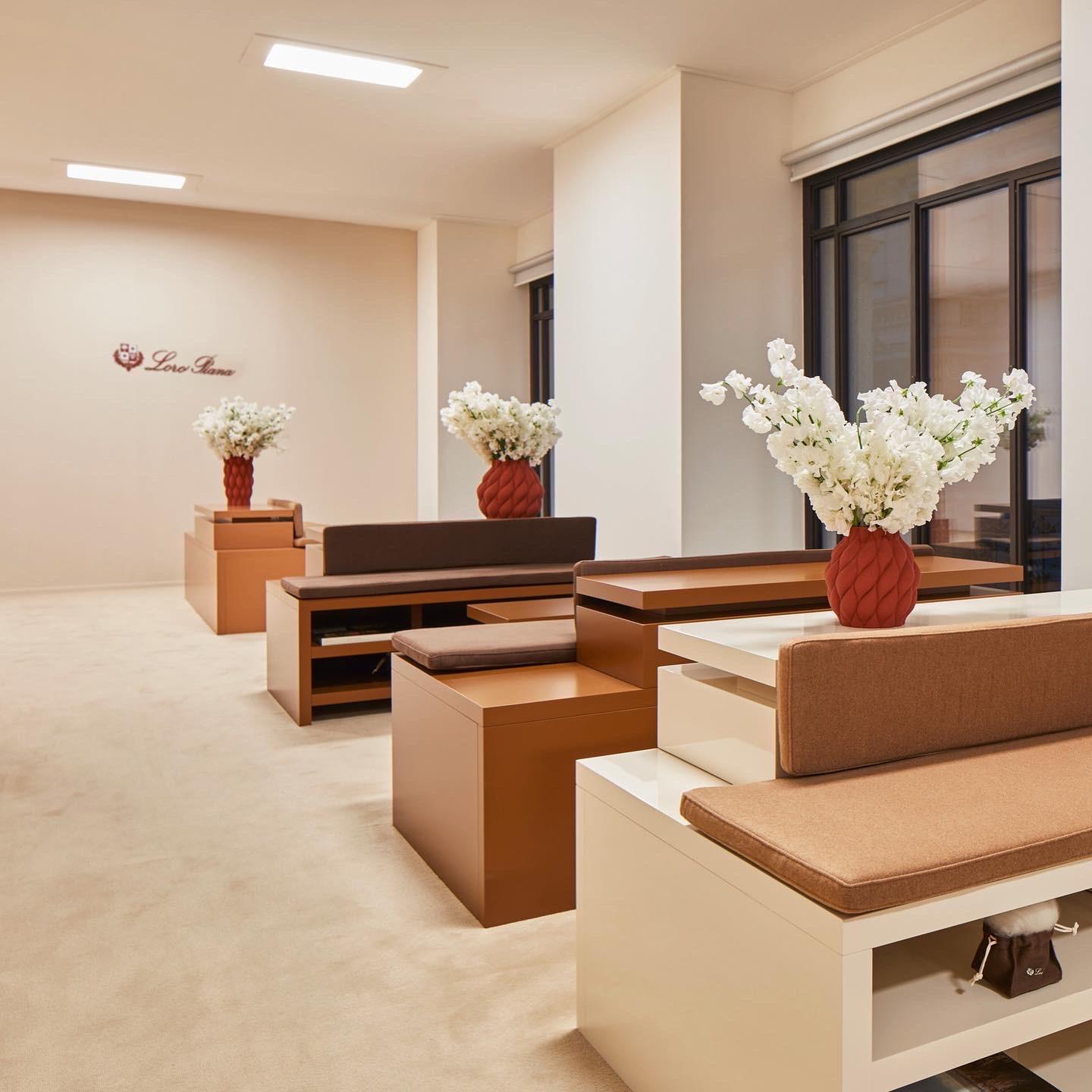 Moderne Vase Mumbai du 21e siècle, fabriqué à la main, Italie en vente