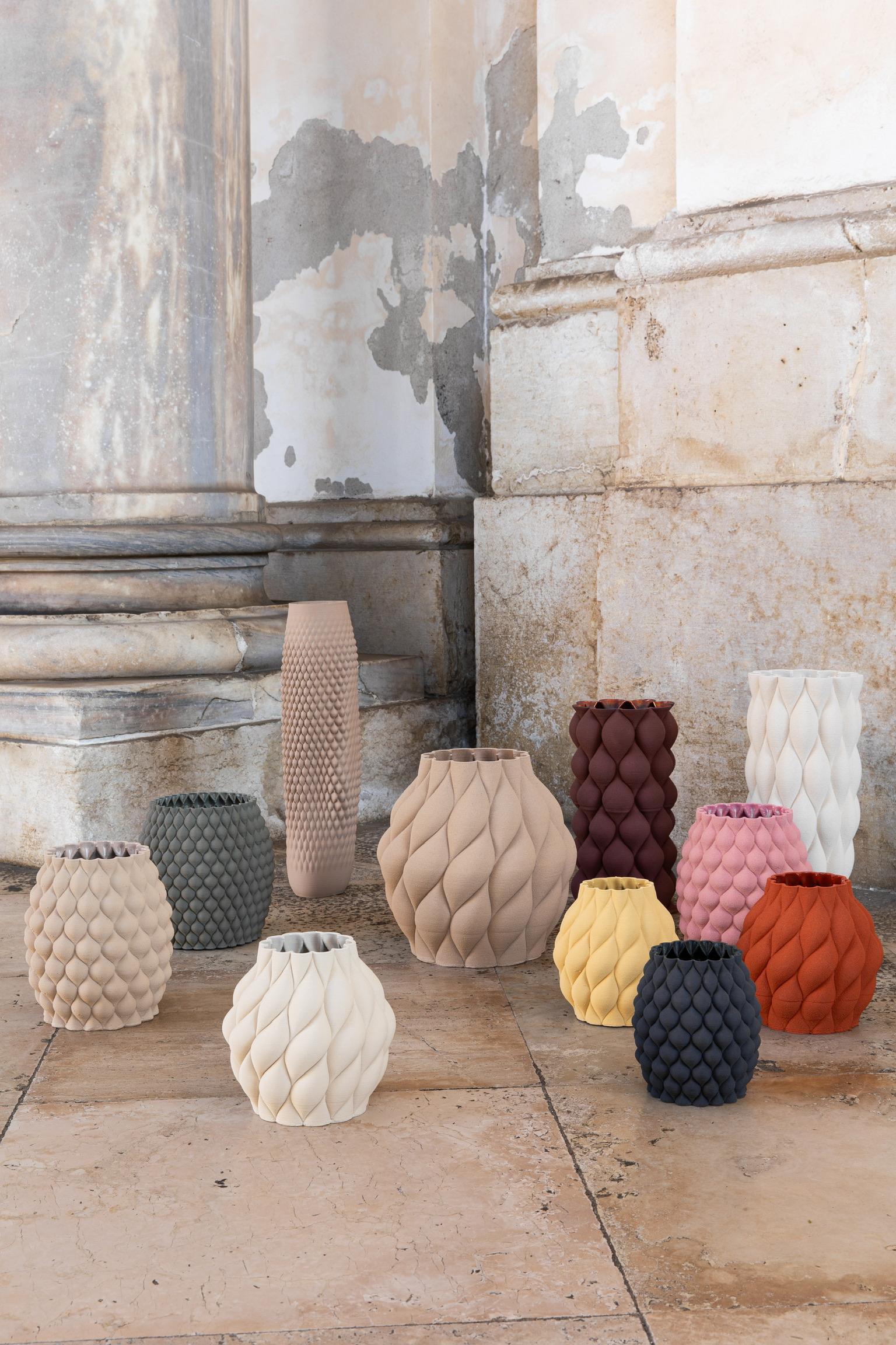 Vernissé Vase Mumbai du 21e siècle, fabriqué à la main, Italie en vente