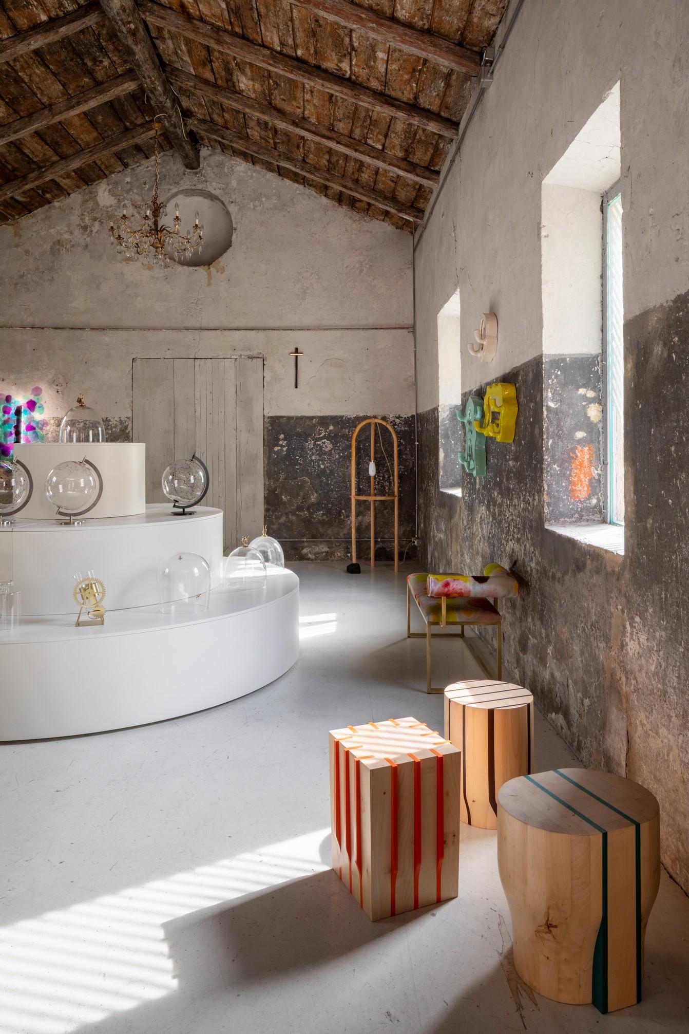 21ème siècle Tabouret et table d'appoint 