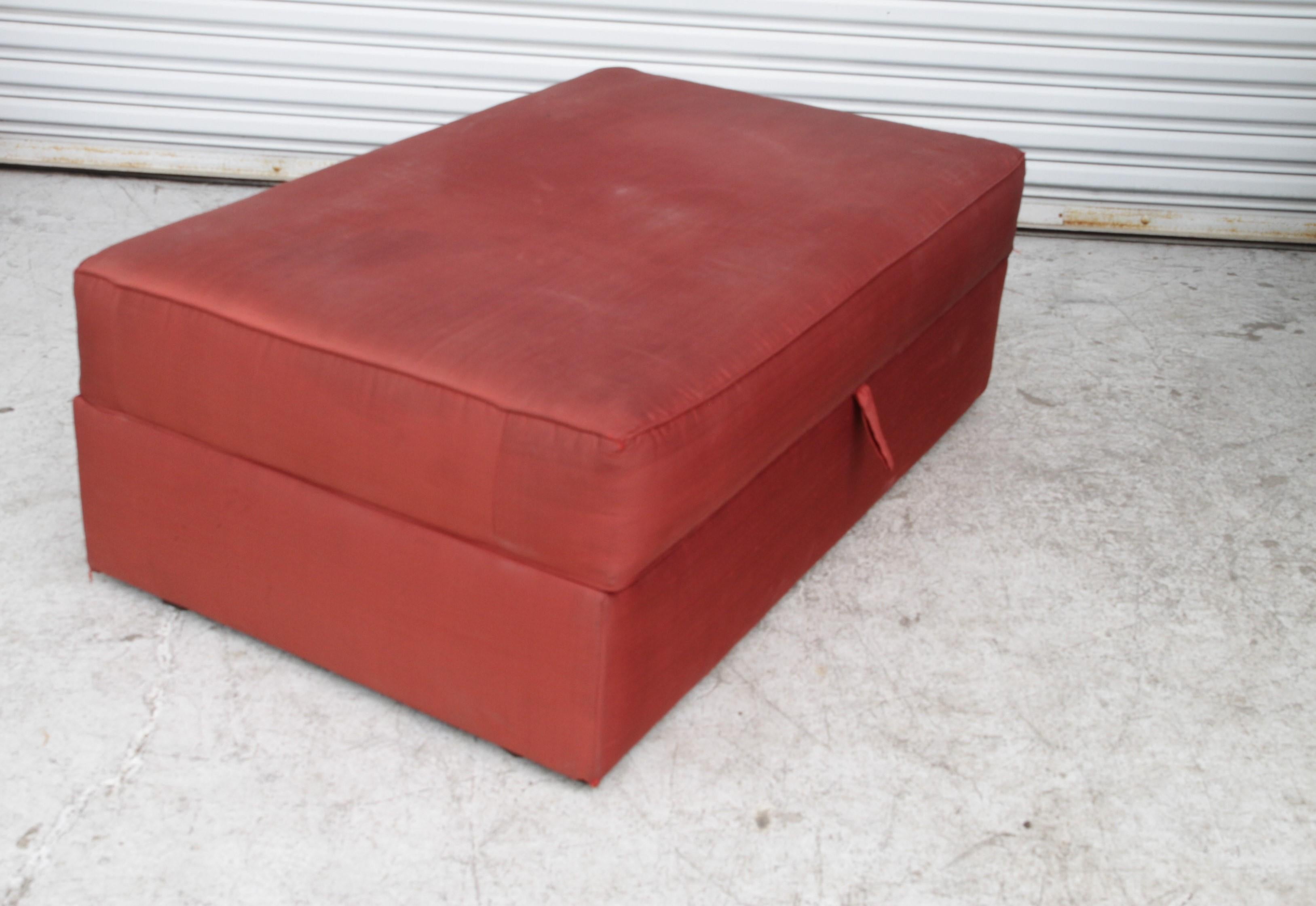 Pouf contenitore del 21° secolo In condizioni discrete in vendita a Pasadena, TX