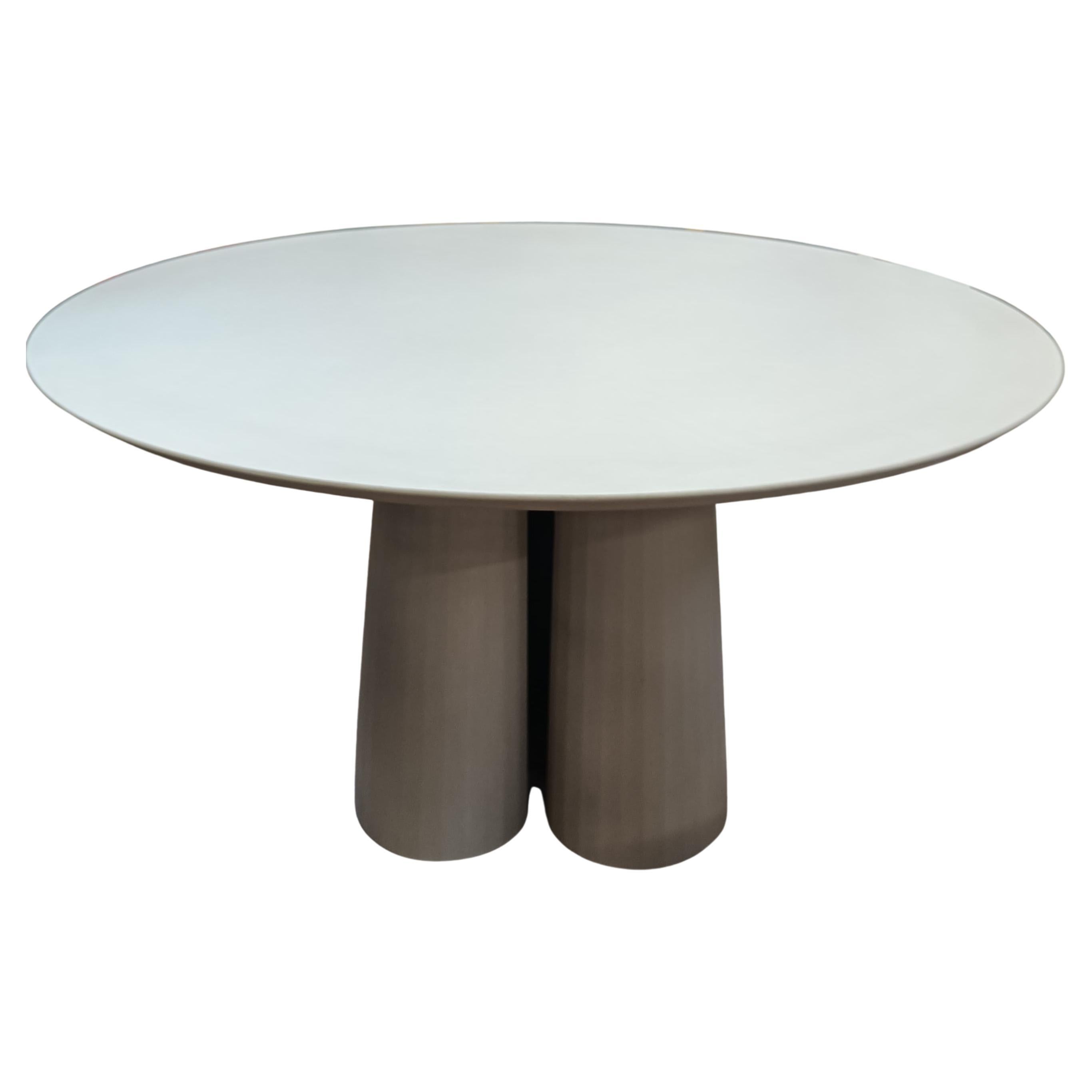 Runder Esstisch aus Beton mit pulverbeschichtetem Zement, Studio Irvine Concrete, 21. Jahrhundert, D123 cm