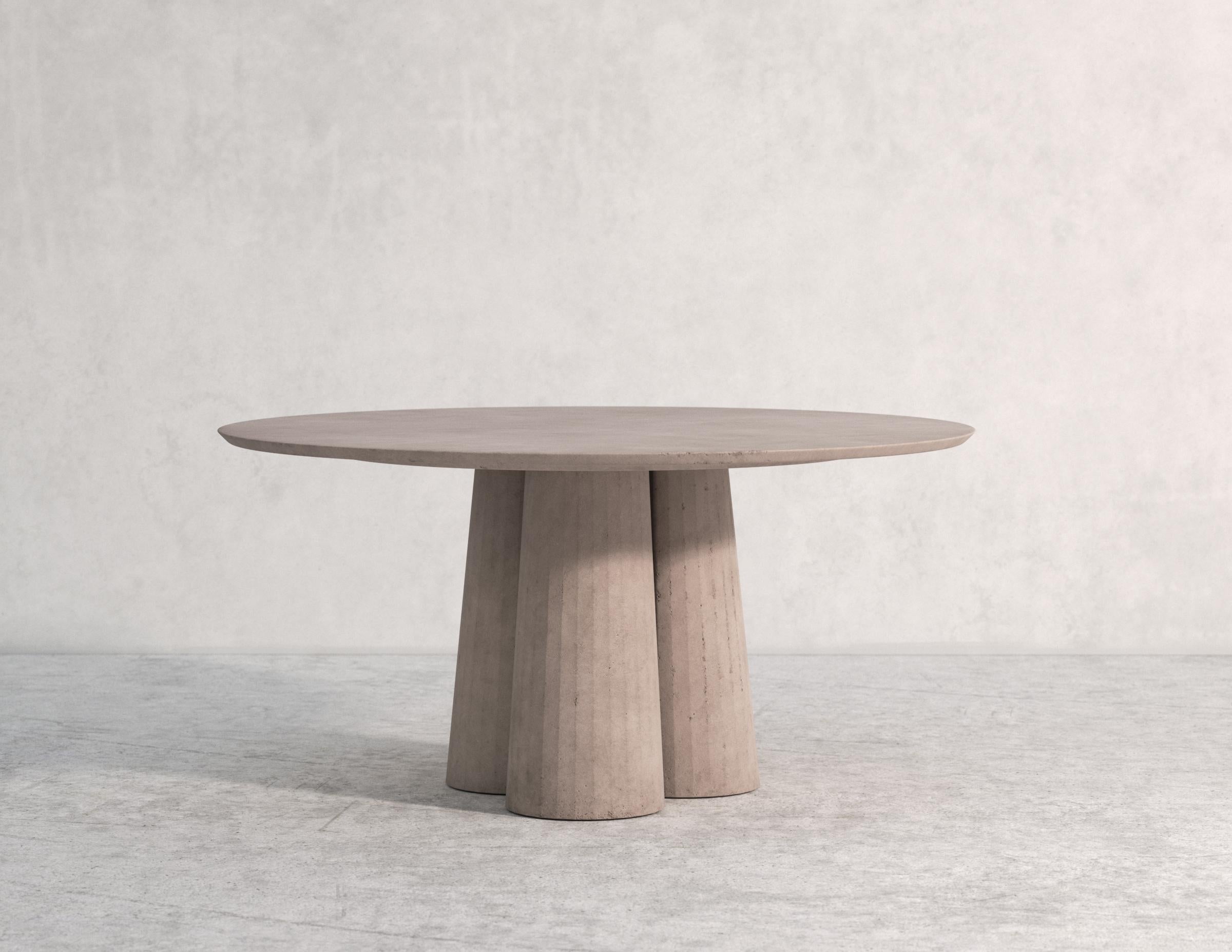 italien Table de salle à manger circulaire du 21e siècle Studio Irvine en béton argenté cimenté fait à la main en vente