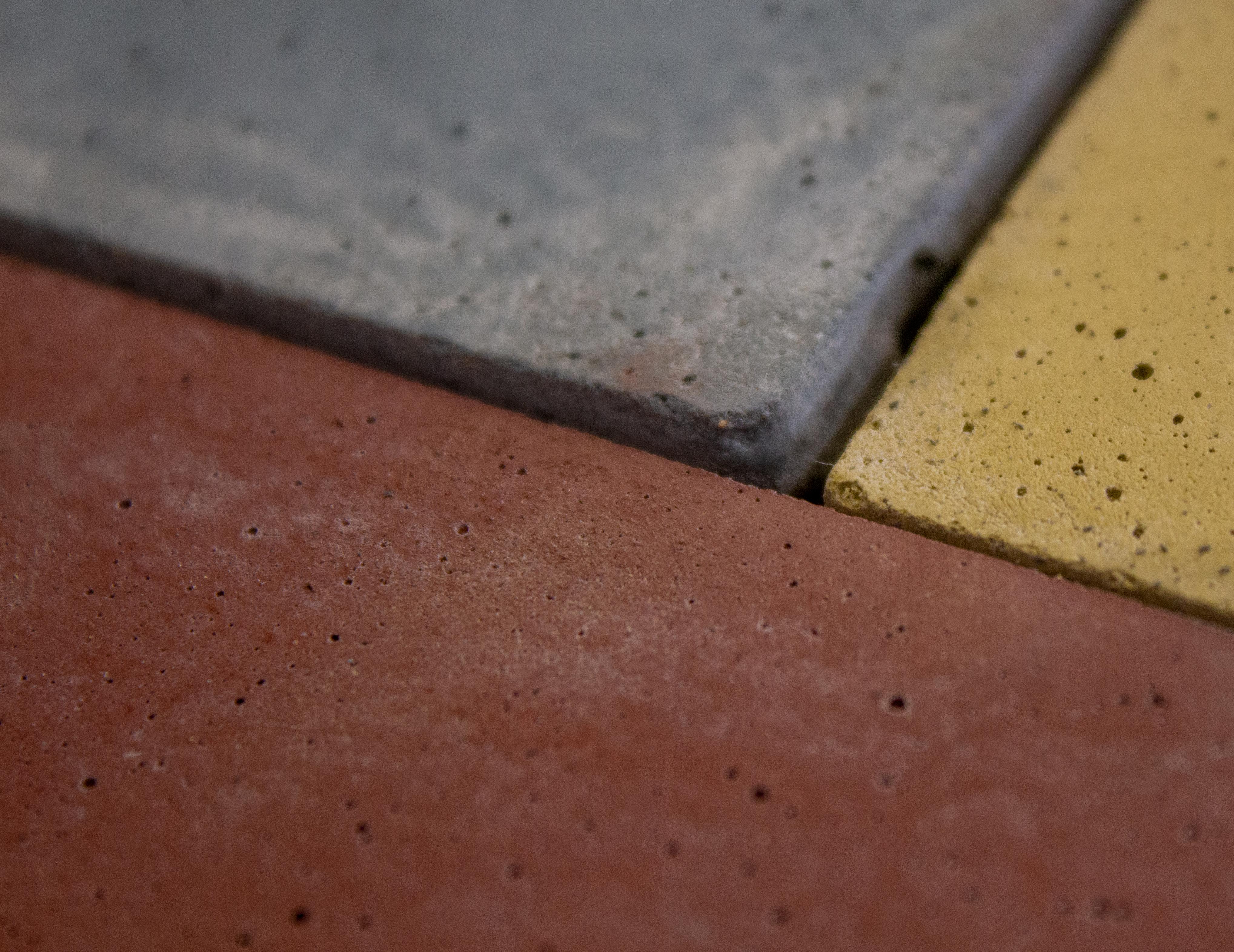 21. Jahrhundert Studio Irvine Concrete Moodboard aus 100% handgefertigtem Zement in Italien (Gegossen) im Angebot