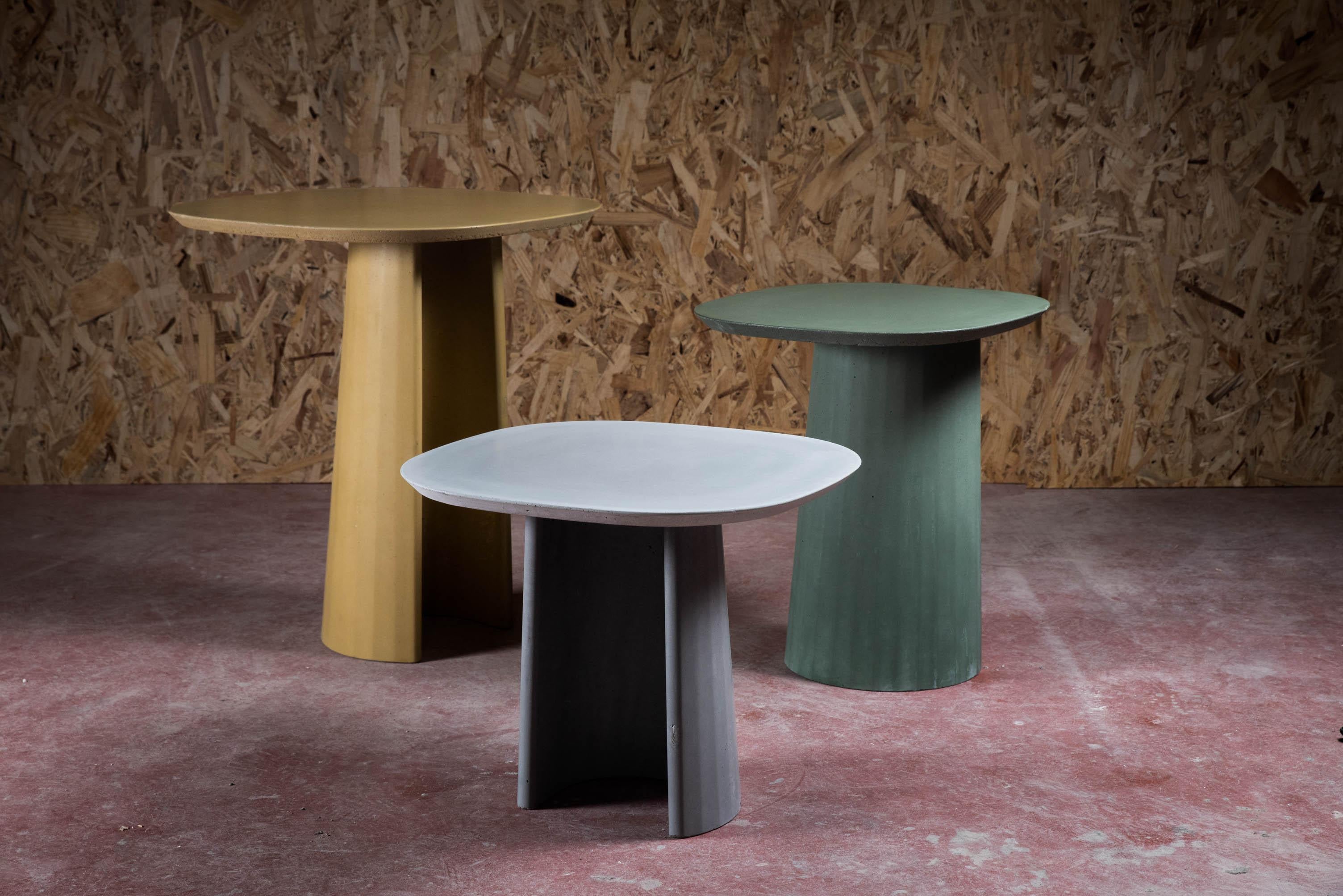italien Table basse en béton Fusto de Studio Irvine du 21ème siècle Mod.II en étain vert en vente