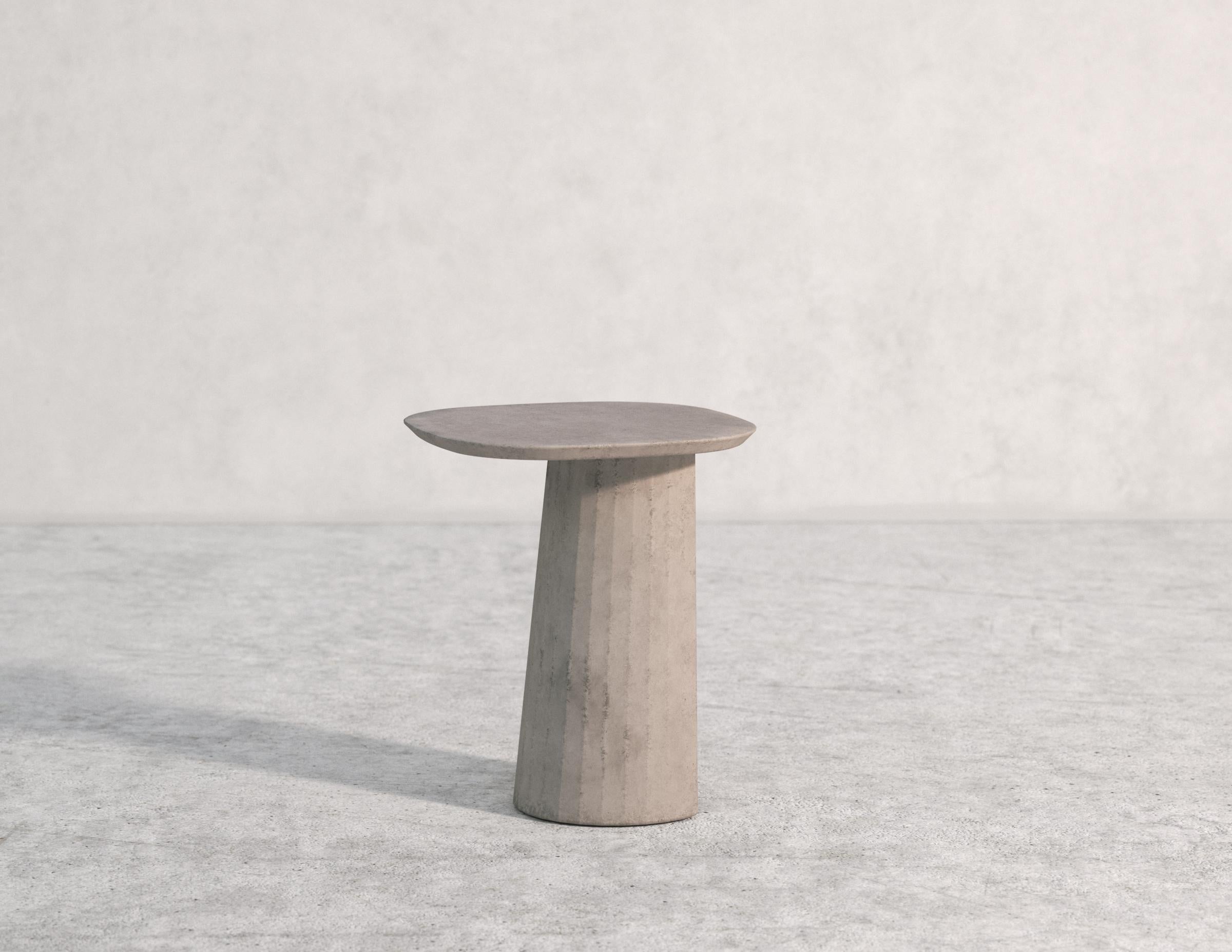 Table basse en béton Fusto de Studio Irvine du 21e siècle, gris clair, ciment Mod.II en vente 2