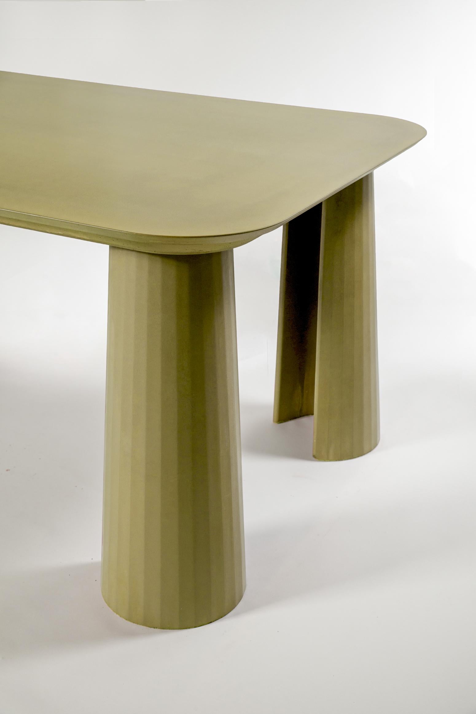 Romain classique 21st Century Studio A table de salle à manger rectangulaire Fusto couleur ciment crème en vente