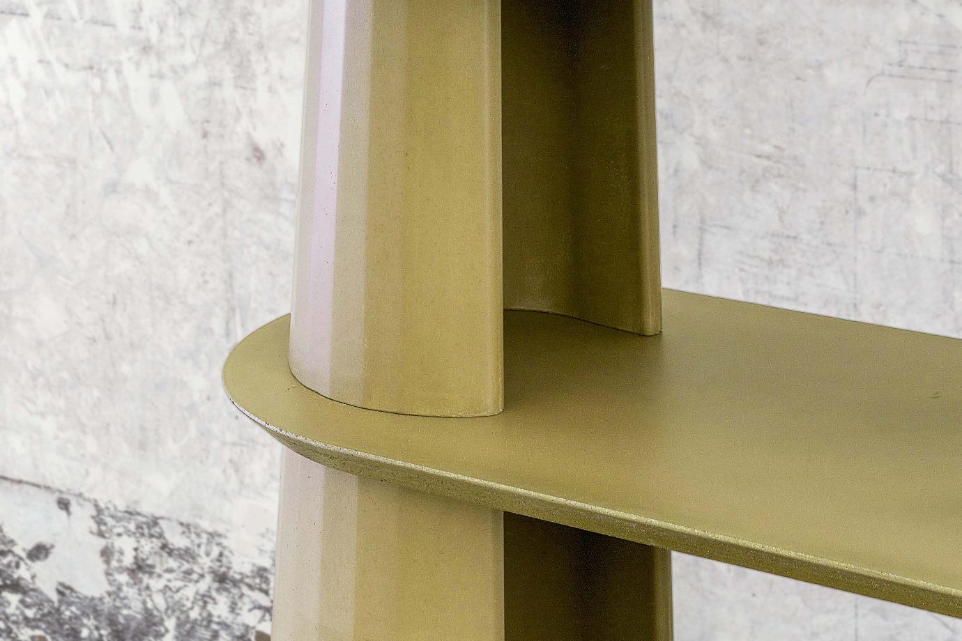 italien Console d'appoint en béton, ciment et crème jaune, de l'atelier Irvine Fusto, XXIe siècle en vente